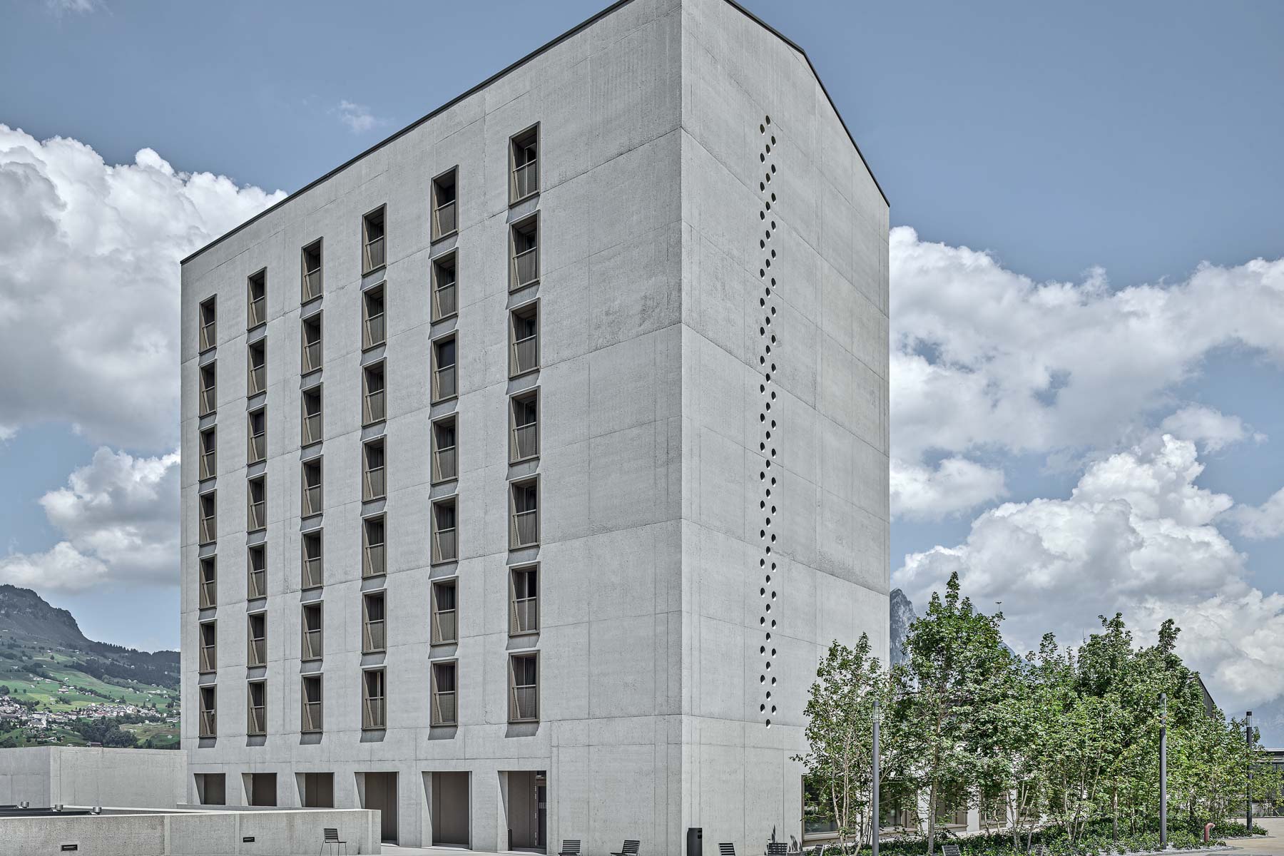Erweitertes Sportzentrum Kerenzerberg von Burkard Meyer Architekten