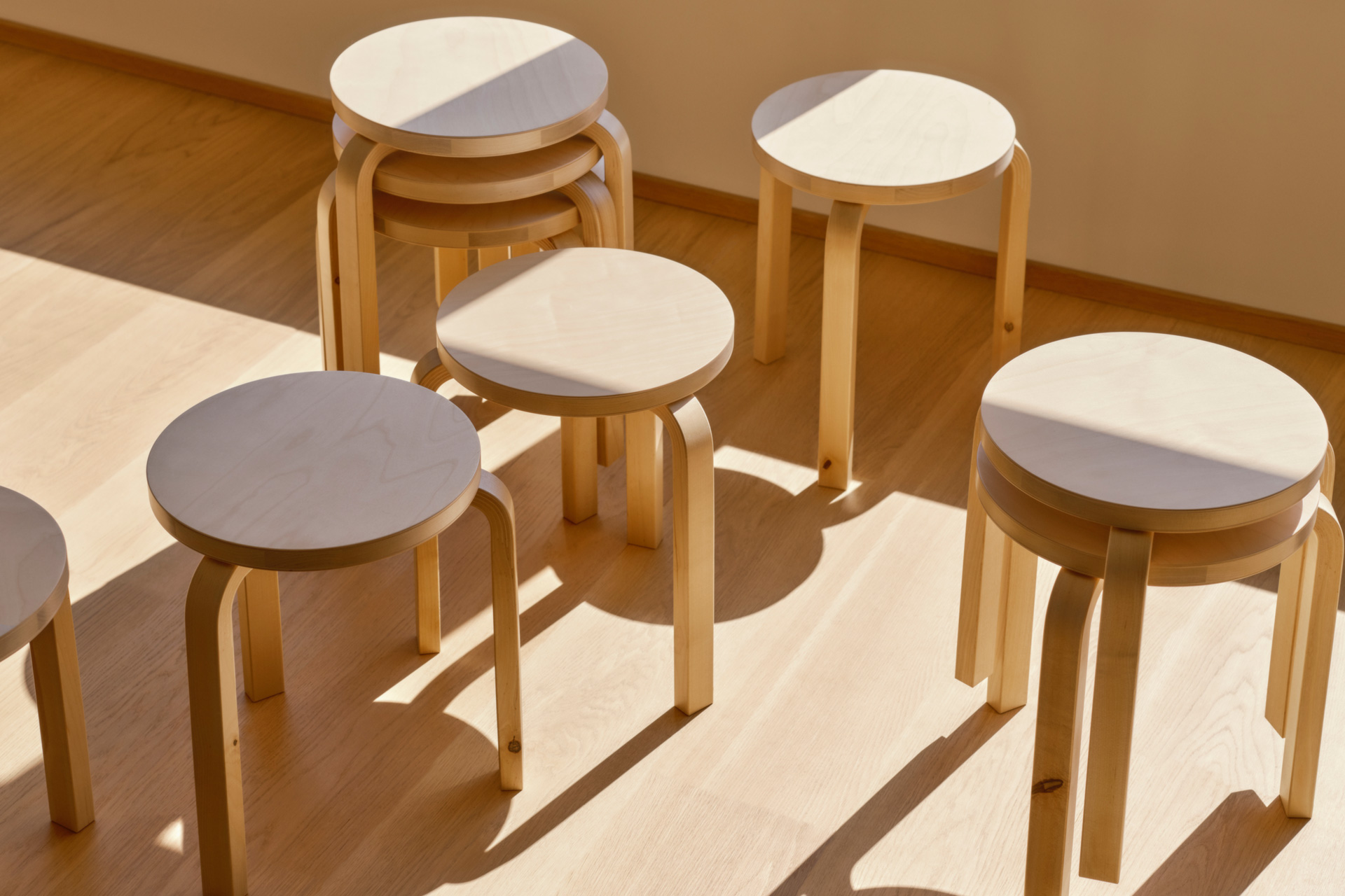 90 Jahre Stool 60 von Artek