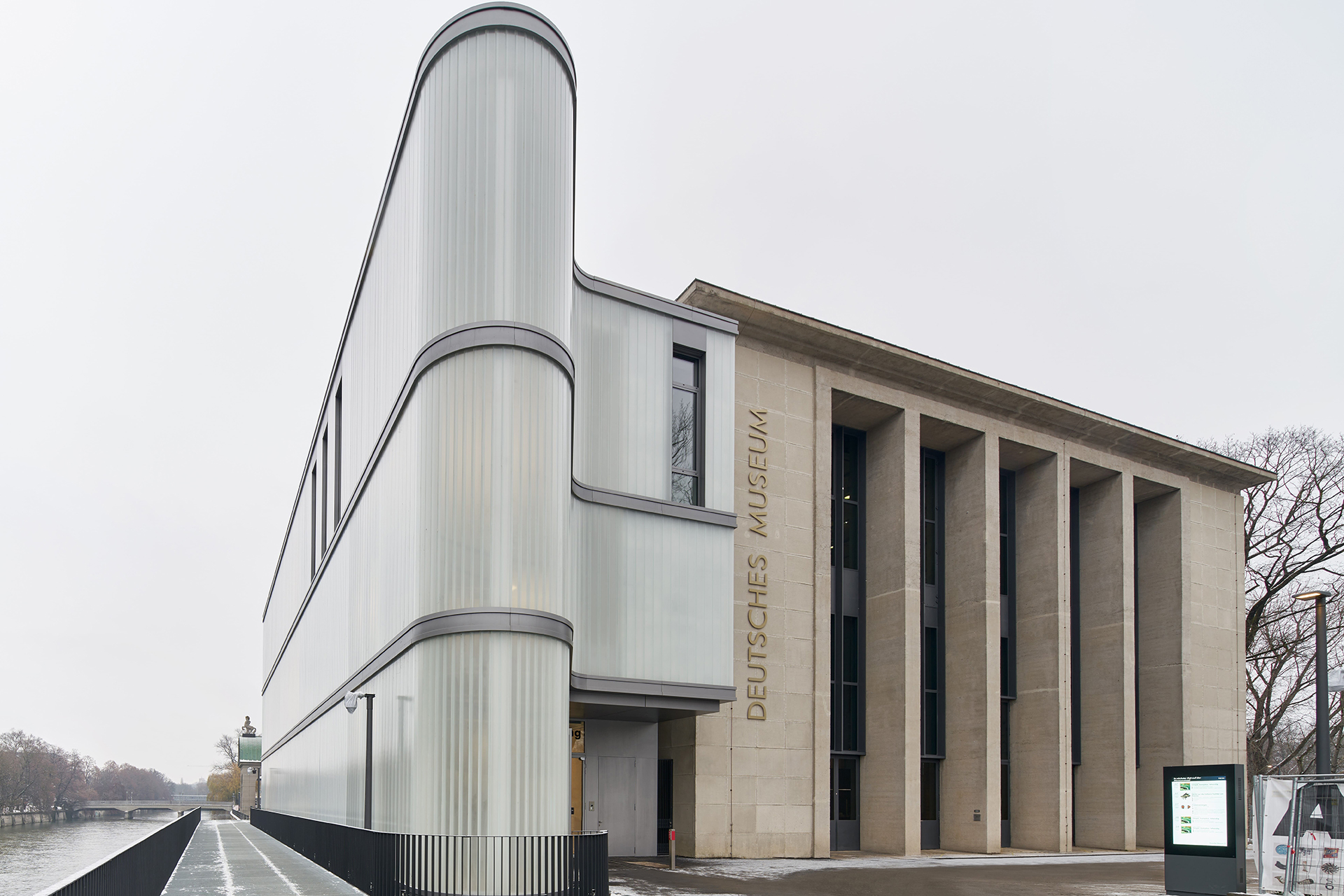 Das Deutsche Museum in München wird bis 2028 generalsaniert - hunderte Brandschutztüren von Teckentrup erhöhen bereits heute die Sicherheit im ganzen Gebäude.