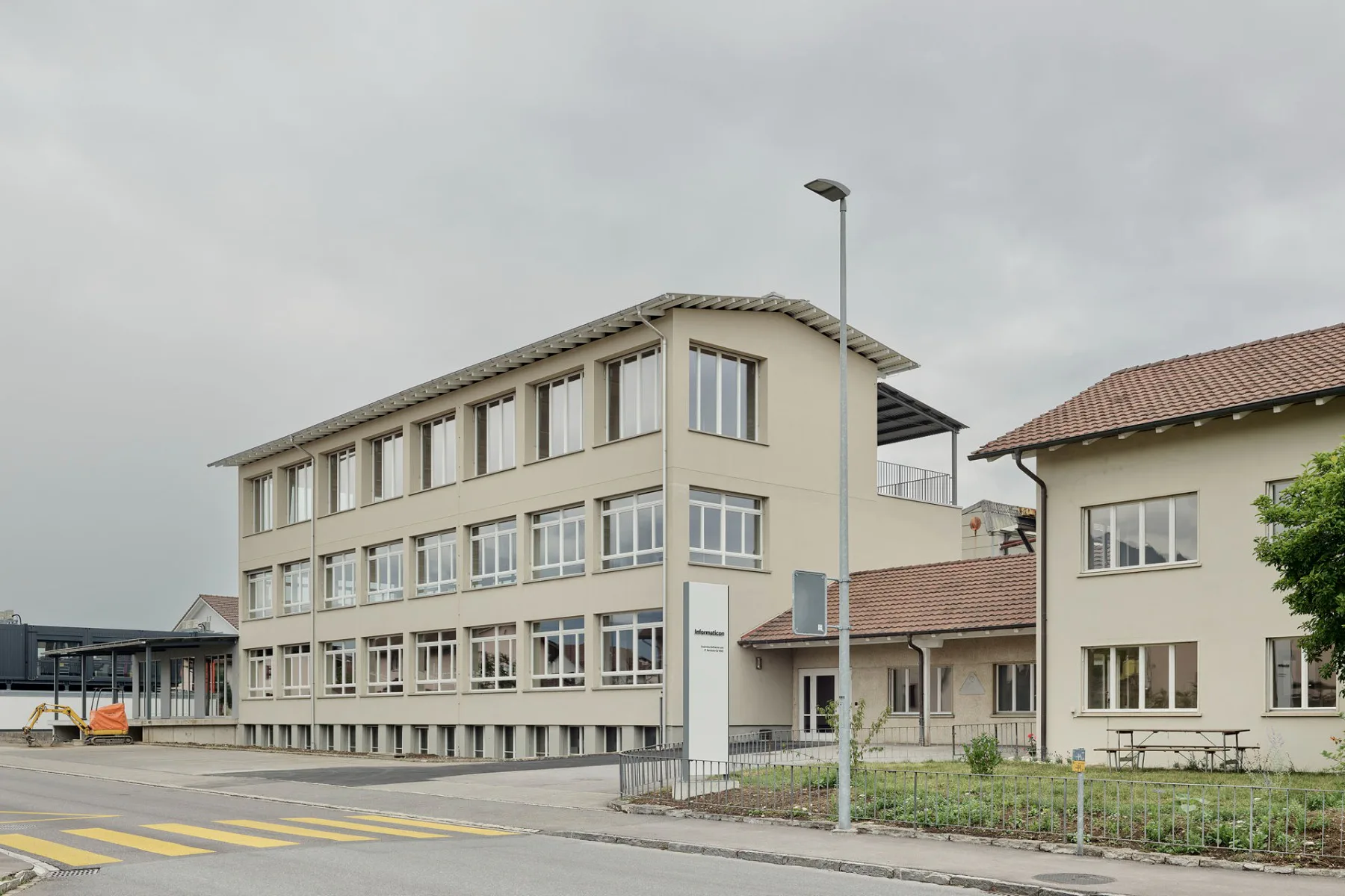 Äußerlich unterscheidet sich die Aufstockung des Fabrikgebäudes praktisch nicht von ihrem über 70-jährigen Unterbau.