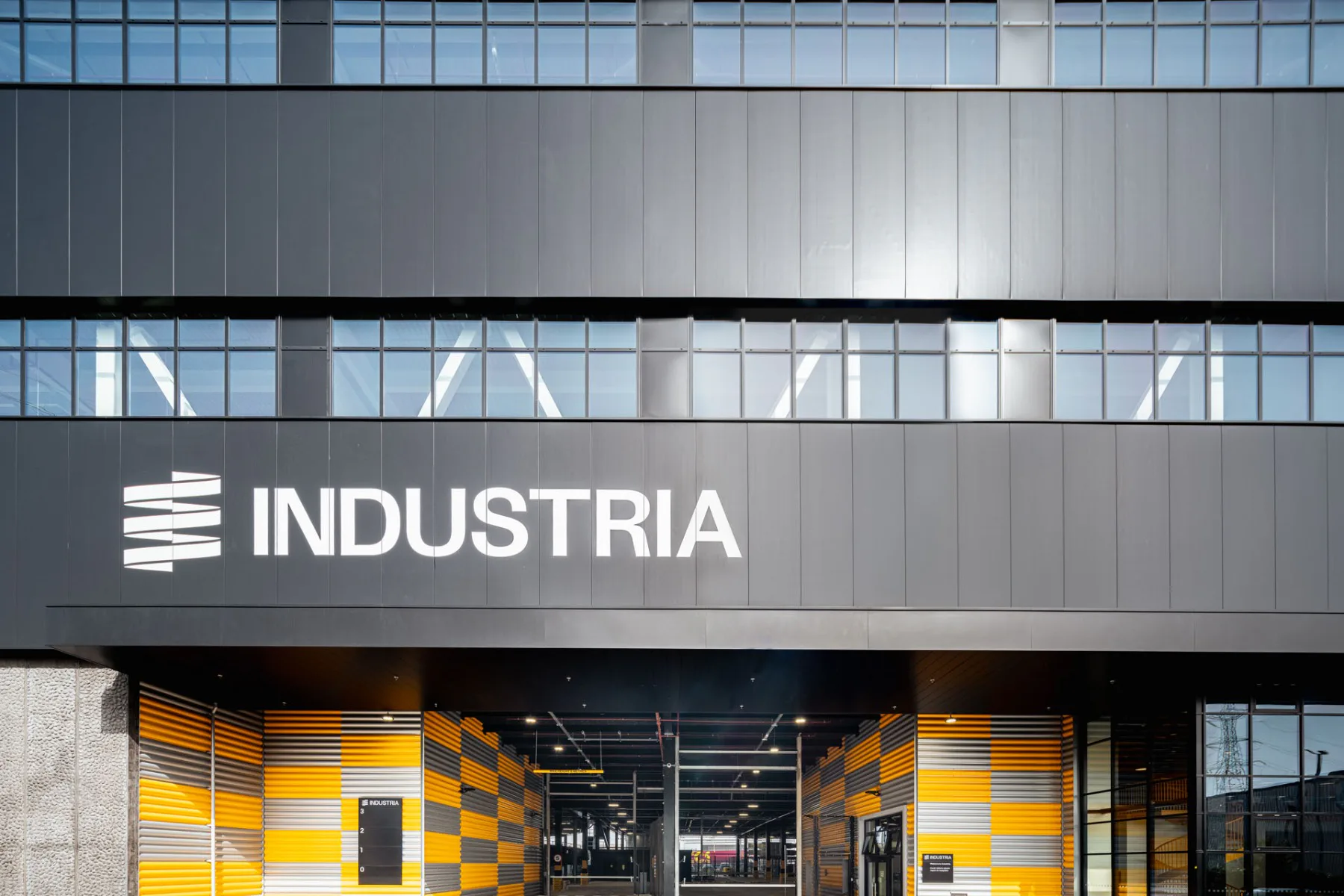 Der Name Industria, das Logo die Auffahrtsspirale