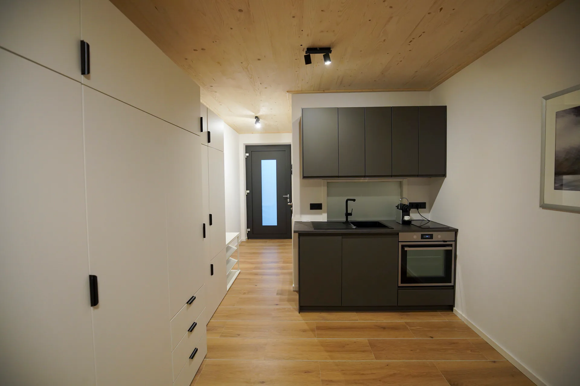 Die Innenräume sind 24 m² groß und lassen sich bei Bedarf miteinander kombinieren.