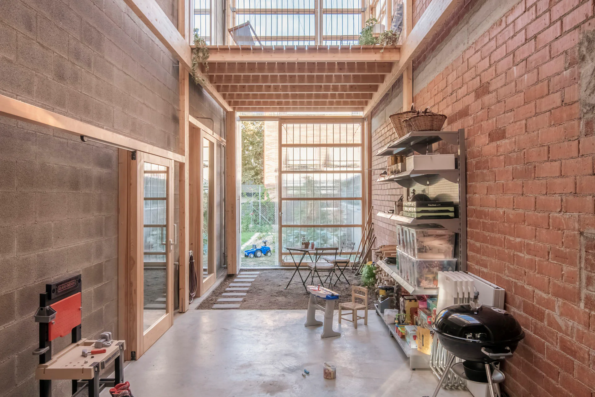 Der unbeheizte Wintergarten ist eine Holzkonstruktion mit Polycarbonathülle.