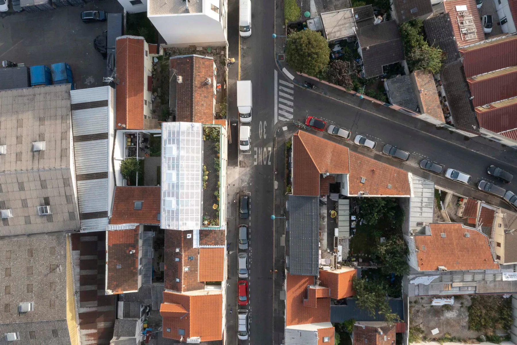 Maison Commune liegt in Pantin, einem Vorort von Paris.