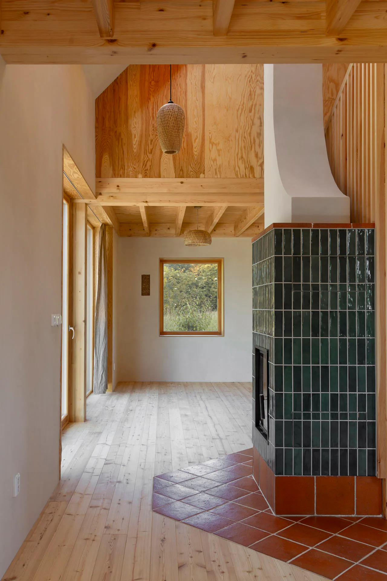 Der zentrale Treppenraum ist der einzige zweigeschossige Bereich des Hauses.
