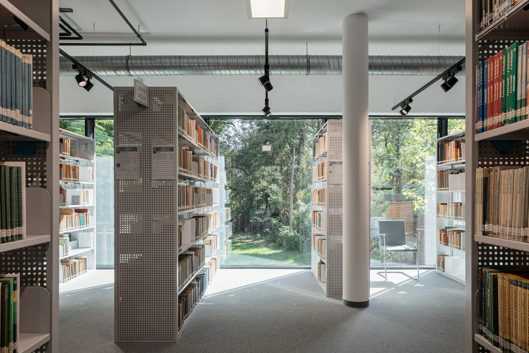 Derzeit umfasst die Bibliothek etwa 183 000 Print- und Onlinemedien aus 180 Ländern.
