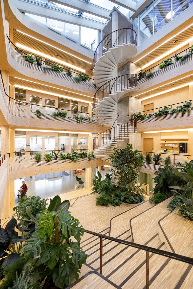 Die Wendeltreppe blieb erhalten und lädt nun zum Zufußgehen ein.