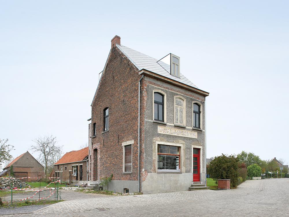 Früher befand sich im Haus Rot-Ellen-Berg bei Gent ein Café. Seit dem Umbau von De Vylder Vinck Tallieu im Jahr 2013 wohnt dort eine Familie.