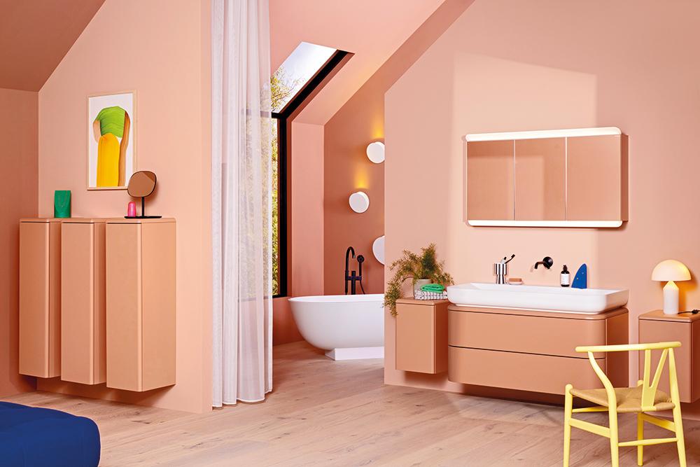 Für Burgbad entwarf das Studio die Designserie B.ME, die das Bad mit sanften Kurven und Waschsowie Staumöbeln in Weiß, Vanillegelb oder Terrakotta wohnlicher machen soll.