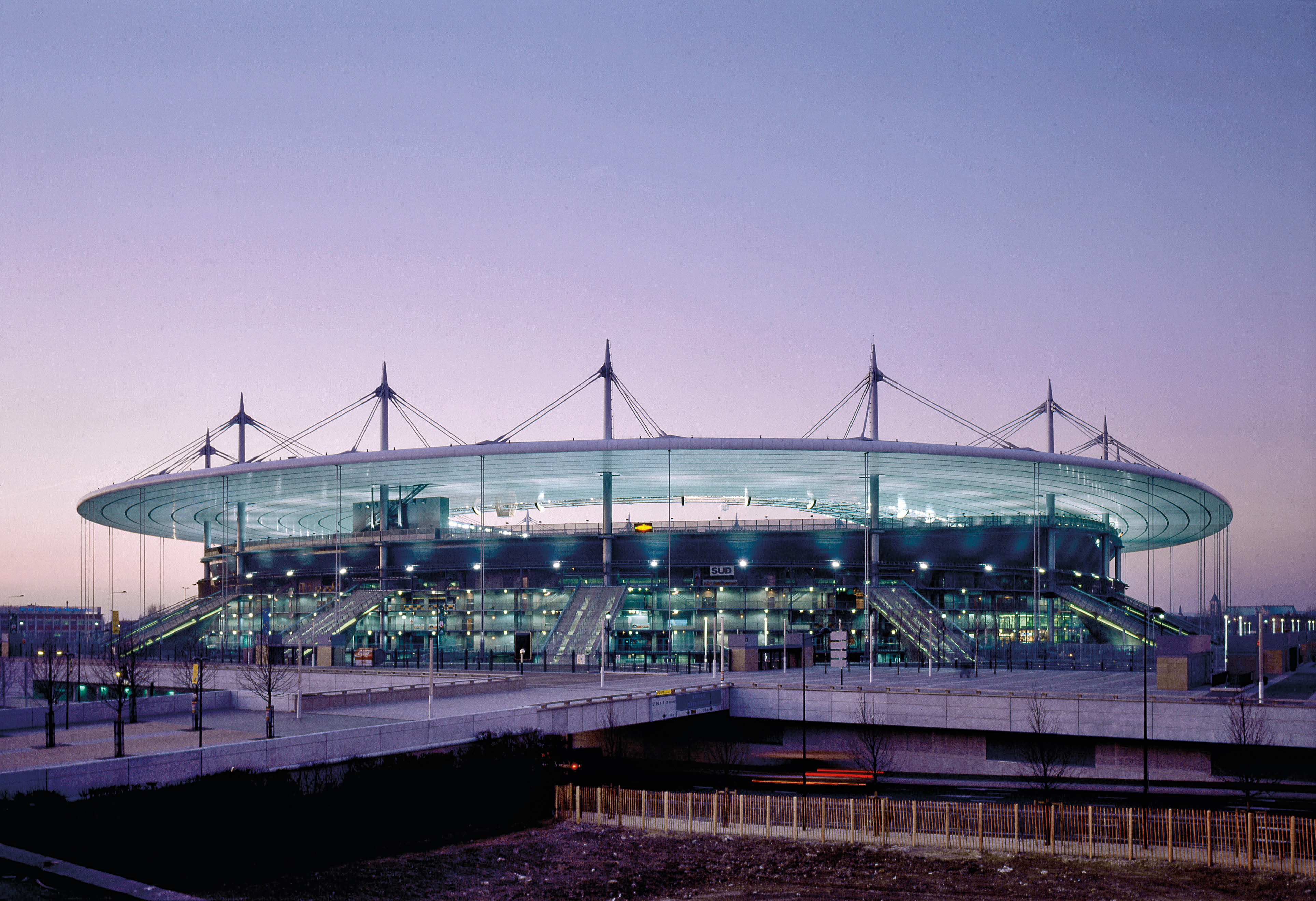 Im Stade de France, dem größten Stadion Frankreichs, finden die Leichtathletikwettkämpfe, Rugby und die Abschlussfeier statt.