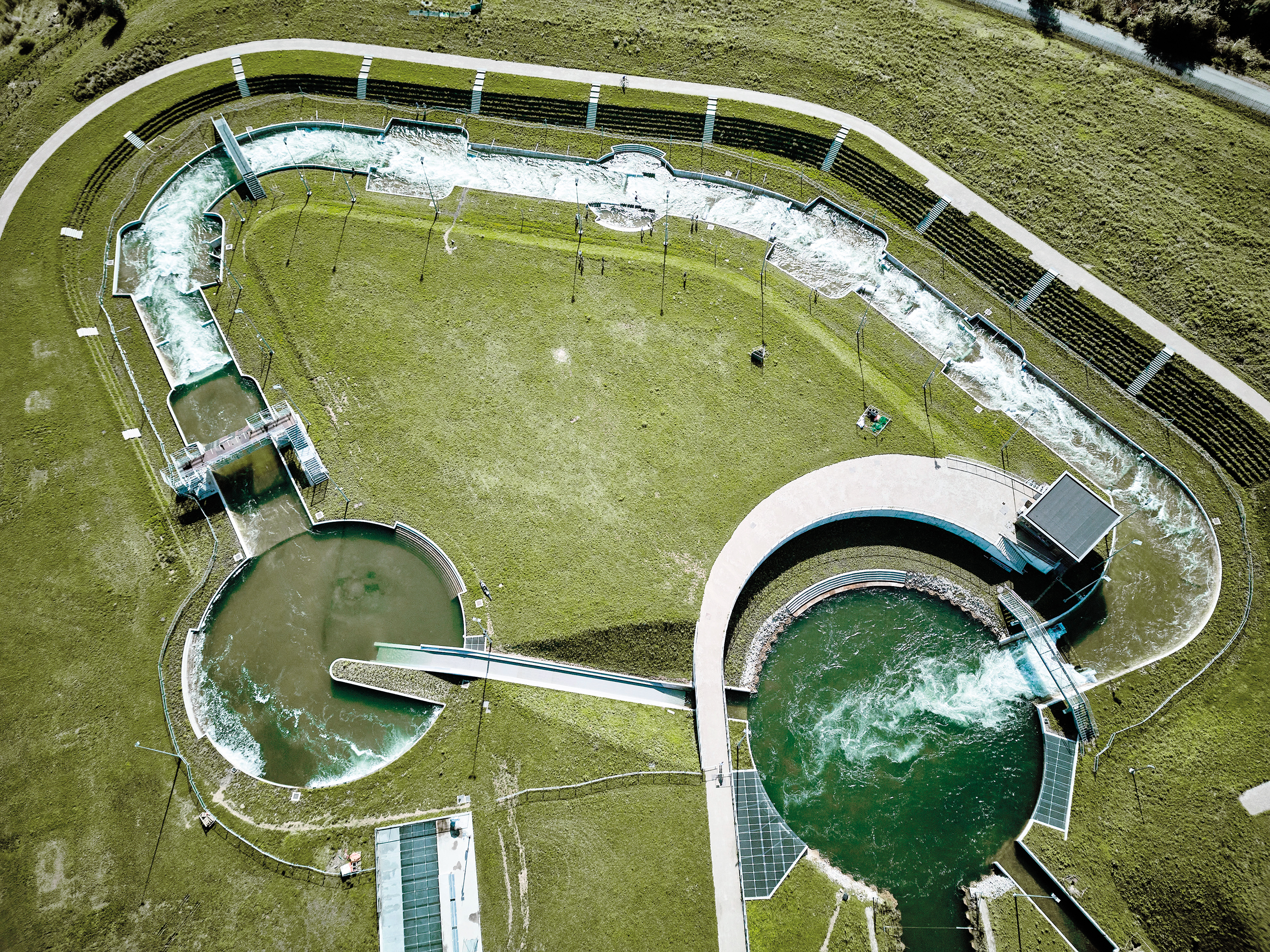 2019 erneuerten Auer Weber die 2200 m lange Ruderregattastrecke und ergänzten einen 250 m langen Wildwasser-Parcours sowie ein Medienzentrum und Nebenräume.