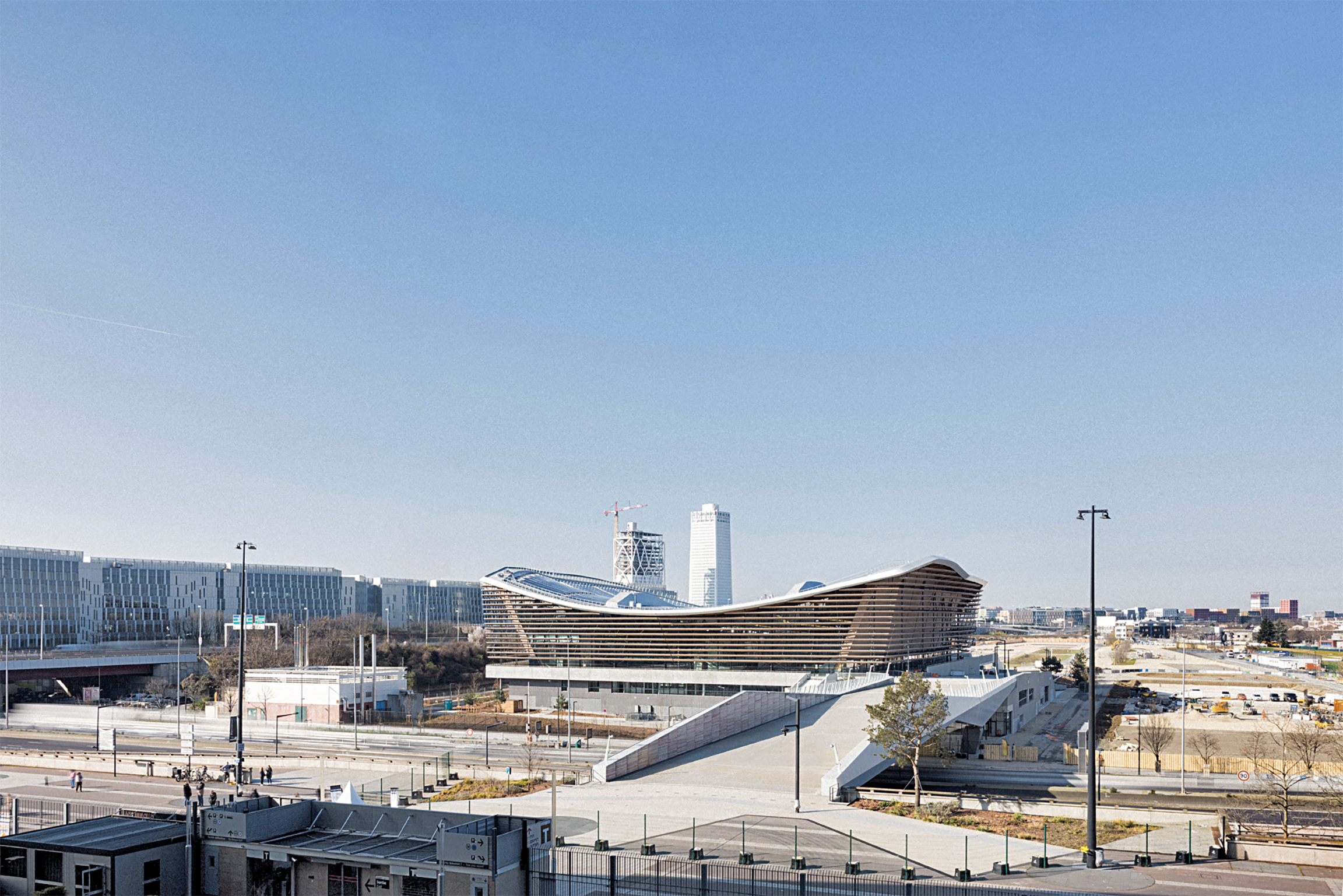 Das Wassersportzentrum gegenüber dem Stade de France ist der aufwändigste Neubau der gesamten Spiele. Die Schwimmwettkämpfe finden dennoch in der La Défense Arena statt.