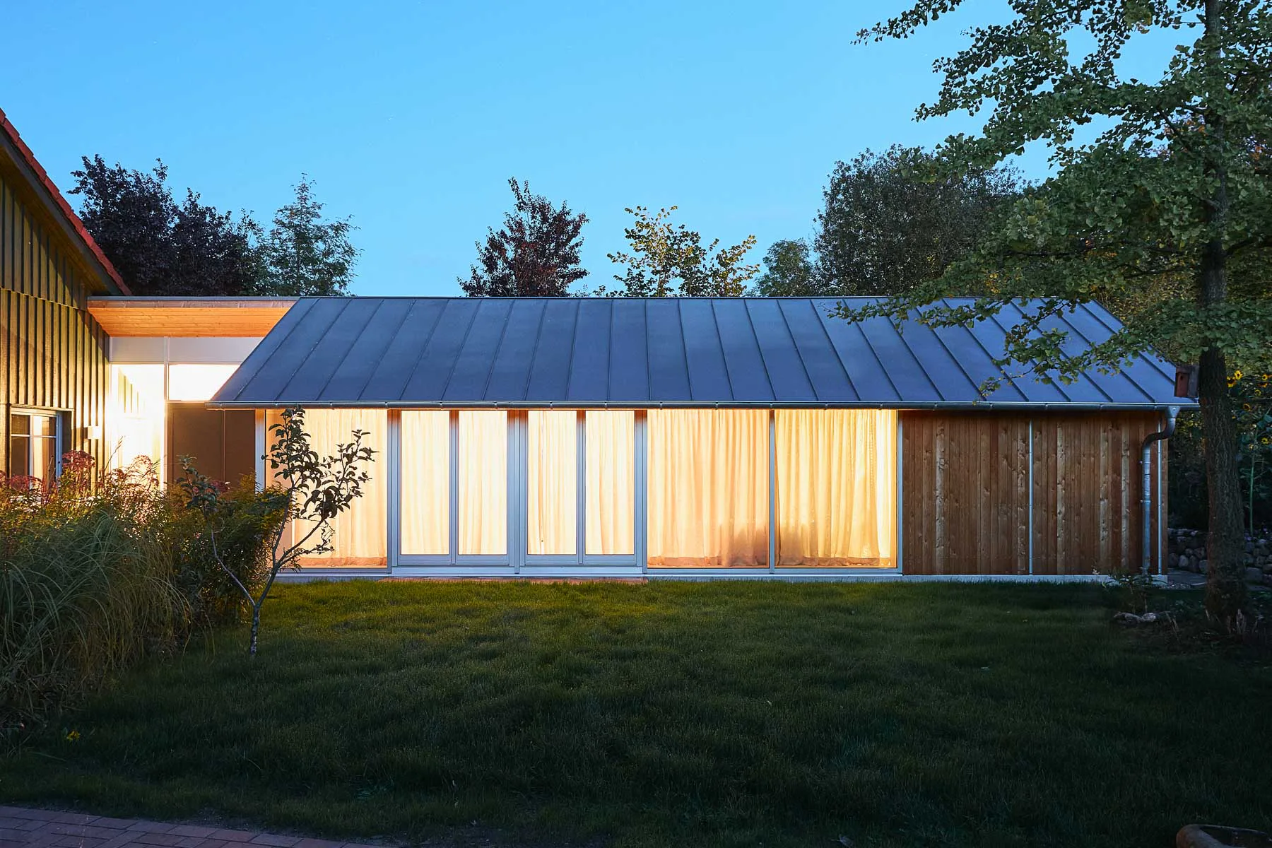 David Gössler Architektur erweiterten ein Wohnhaus in Schleswig-Holstein.