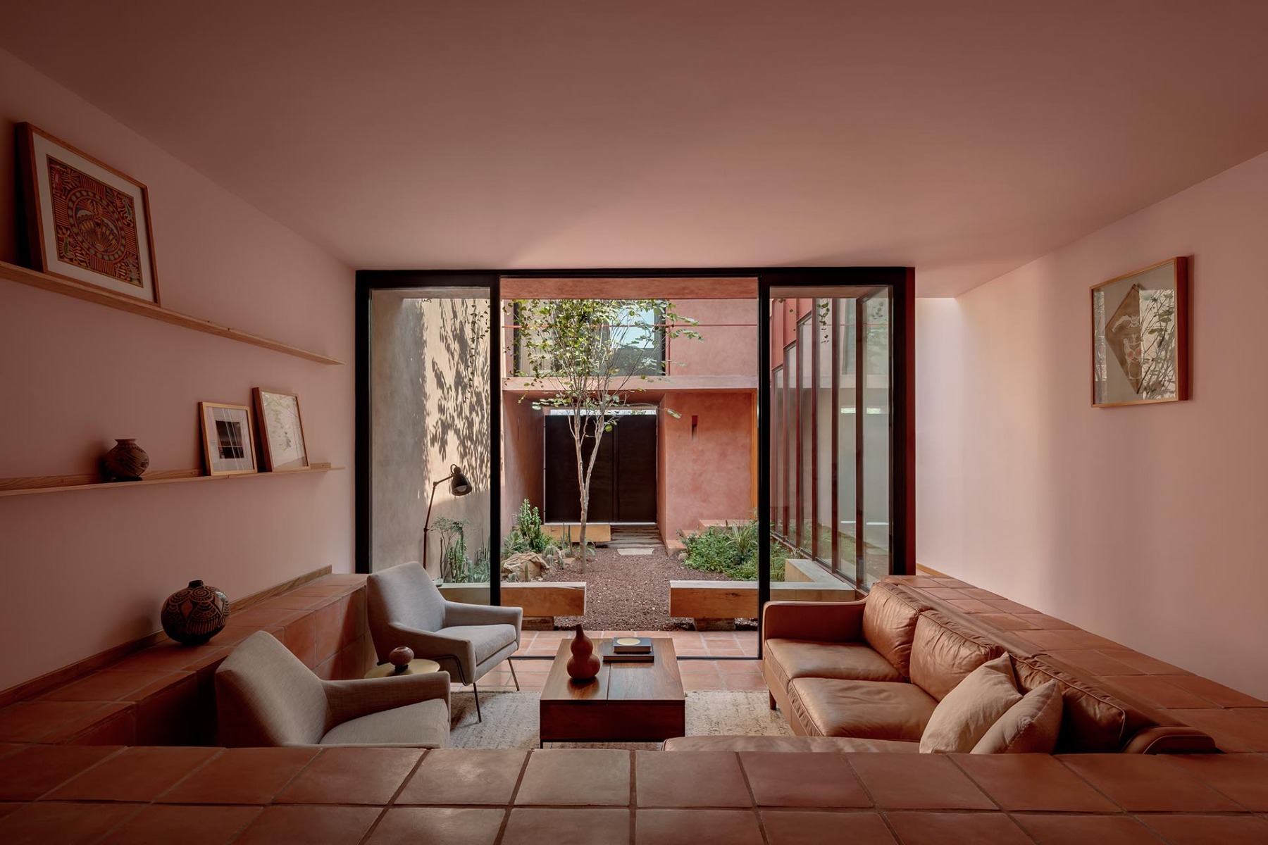 Einfamilienhaus Ederlezi von Práctica Arquitectura