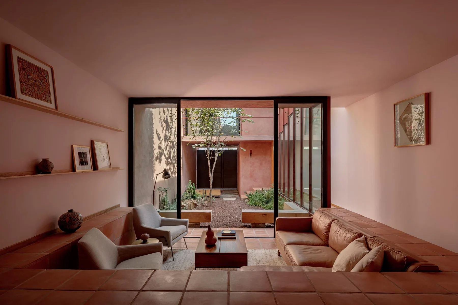 Einfamilienhaus Ederlezi von Práctica Arquitectura