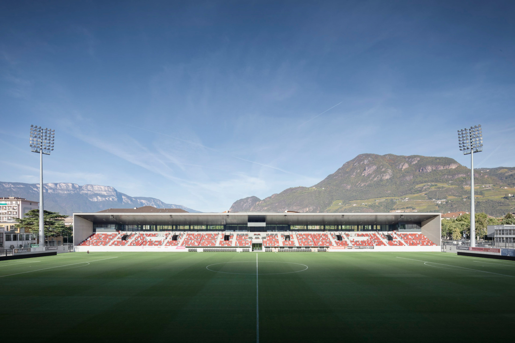 Drususstadion in Bozen von Dejaco + Partner und gmp Architekten