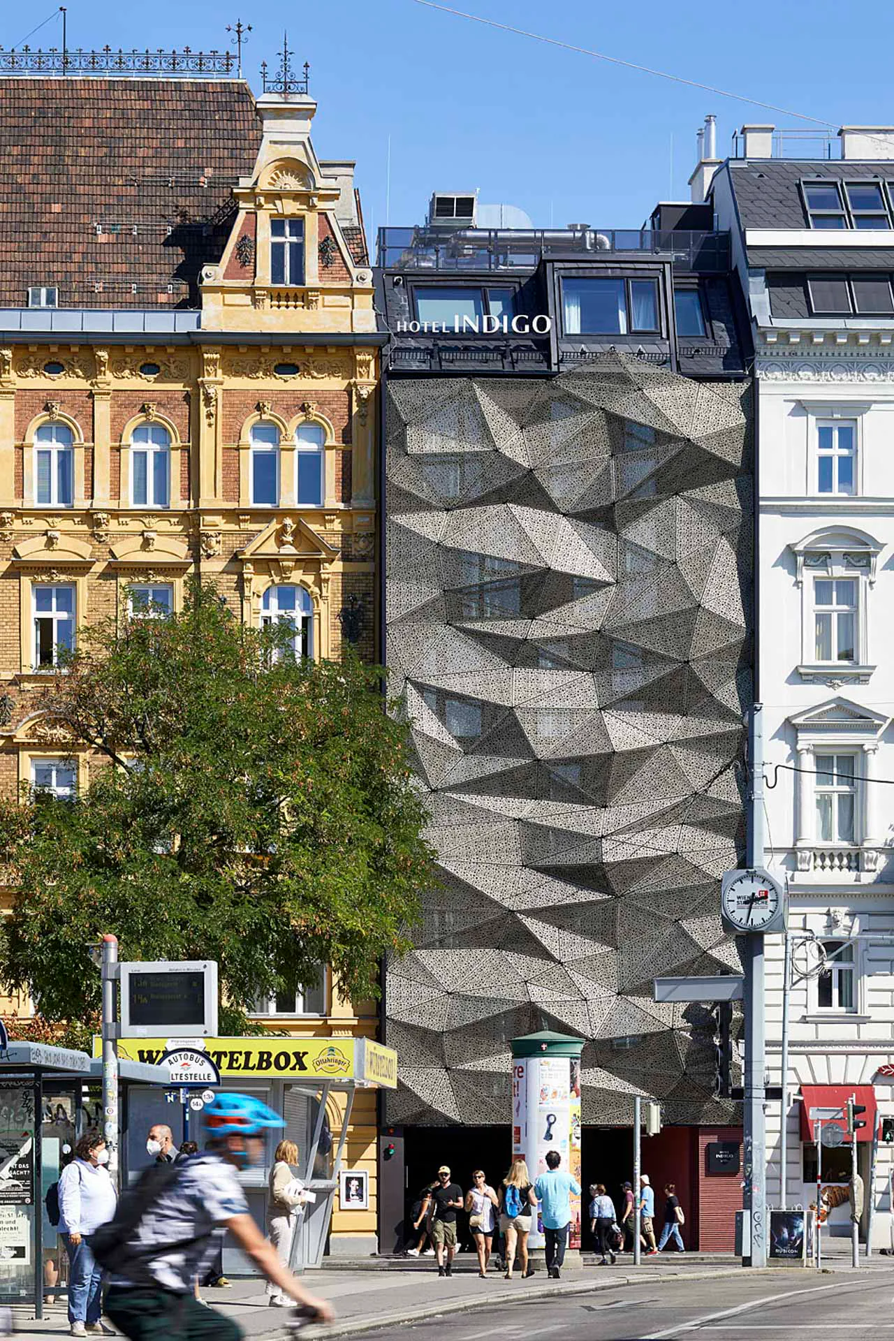 Perforierte Metallfassade als modernes Statement