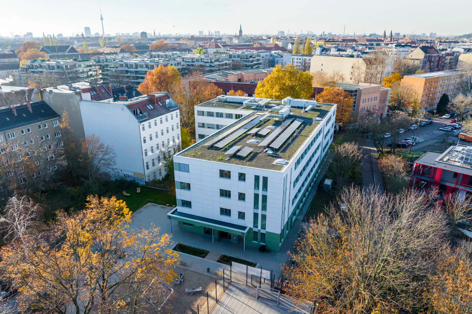 Für den Schulneubau in Pankow hat Alho insgesamt 204 Stahlmodule im Werk in Morsbach seriell vorgefertigt.