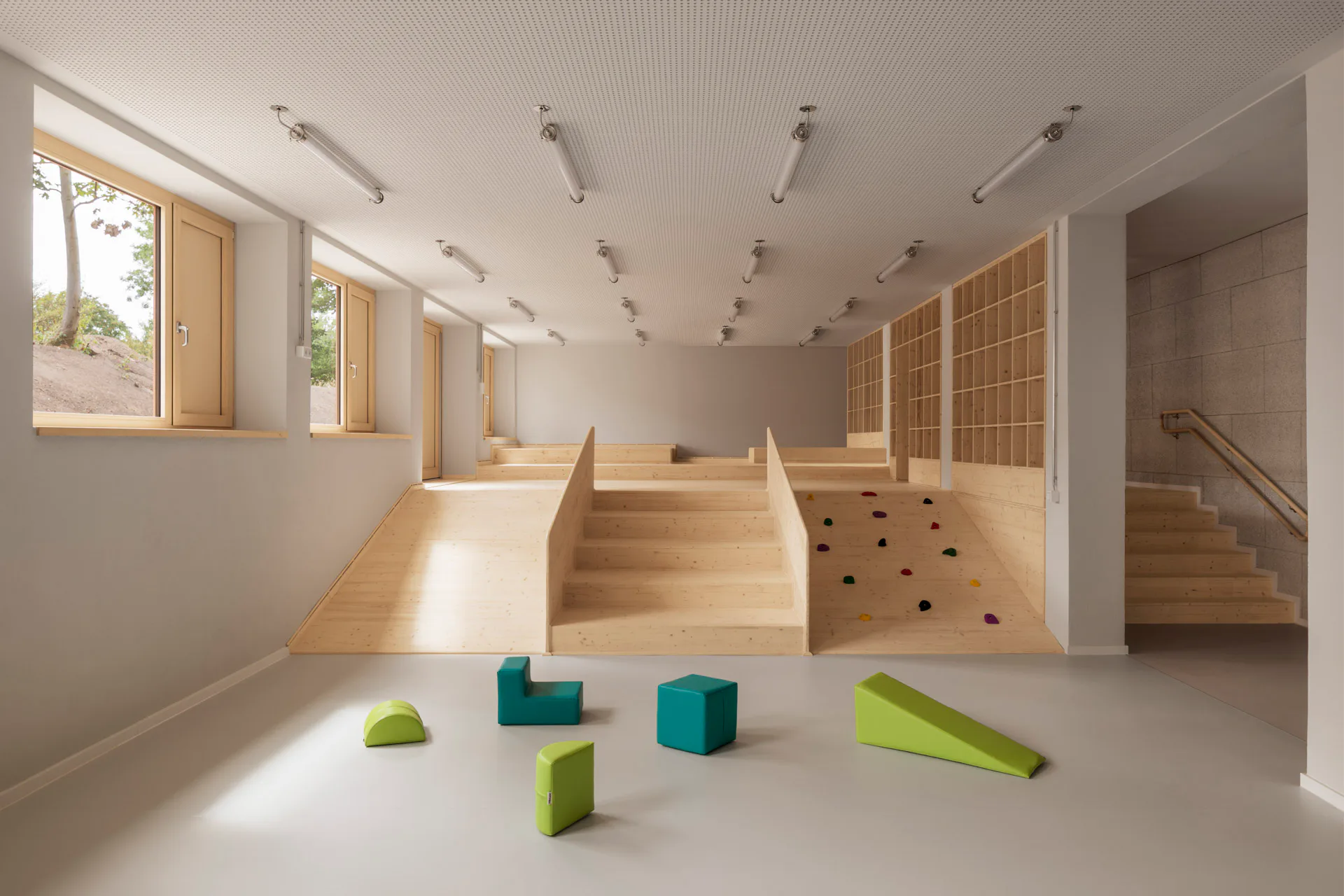 Tobe- und Spielparadies im Sockelgeschoss