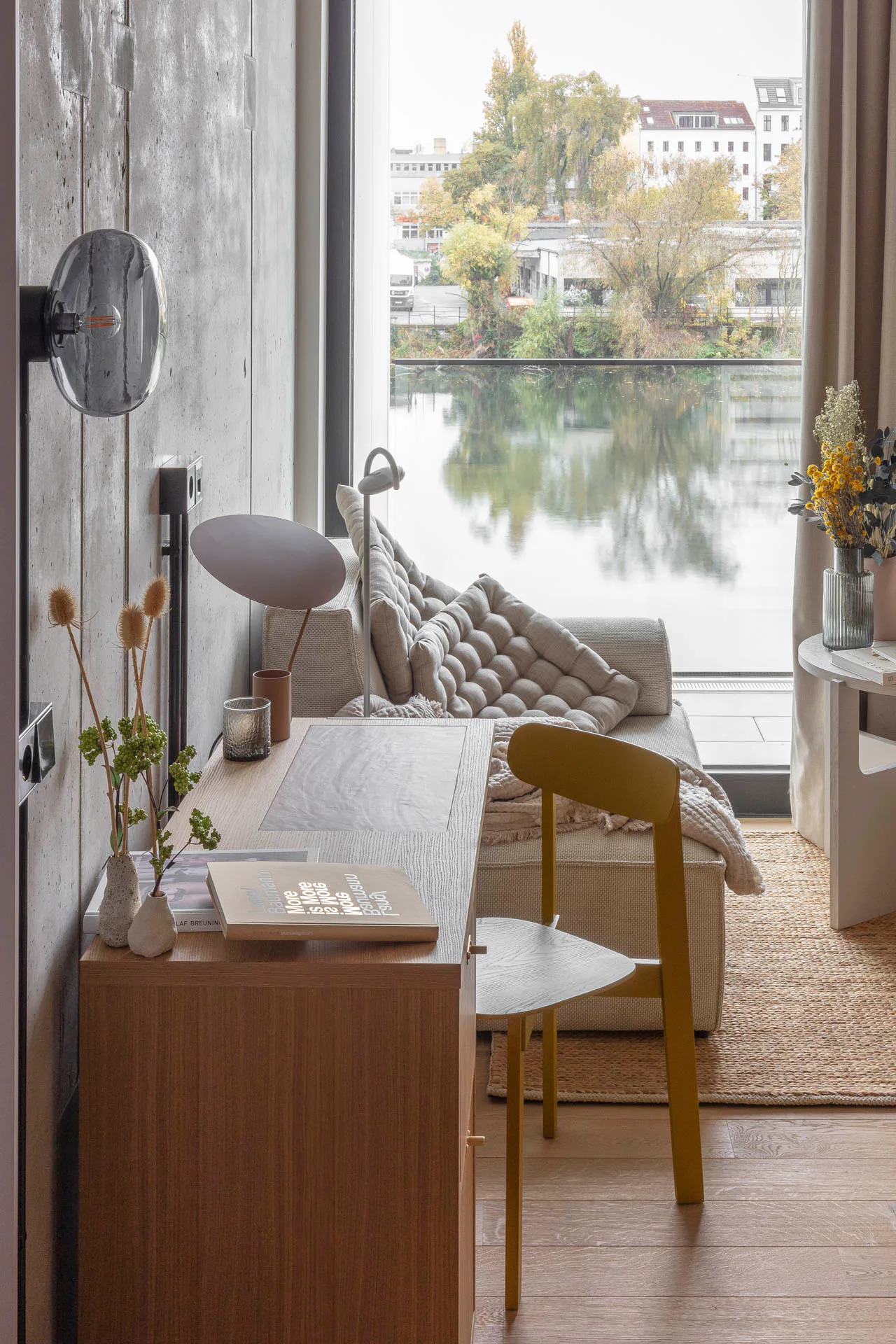 Blick in ein am Spreeufer gelegenen Apartment