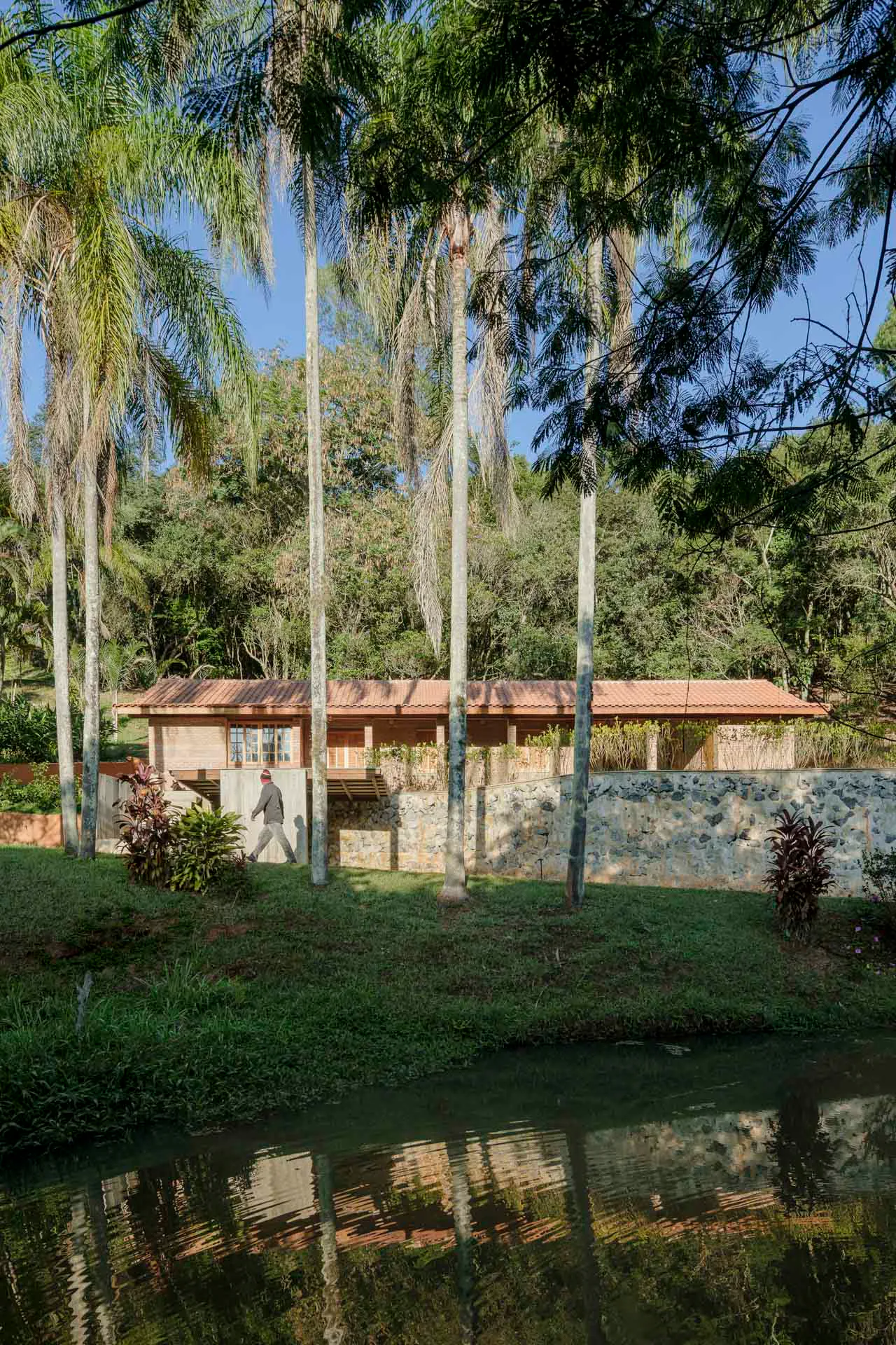 Das Haus des Hausmeisters ist in der Caipira-Bauweise errichtet.