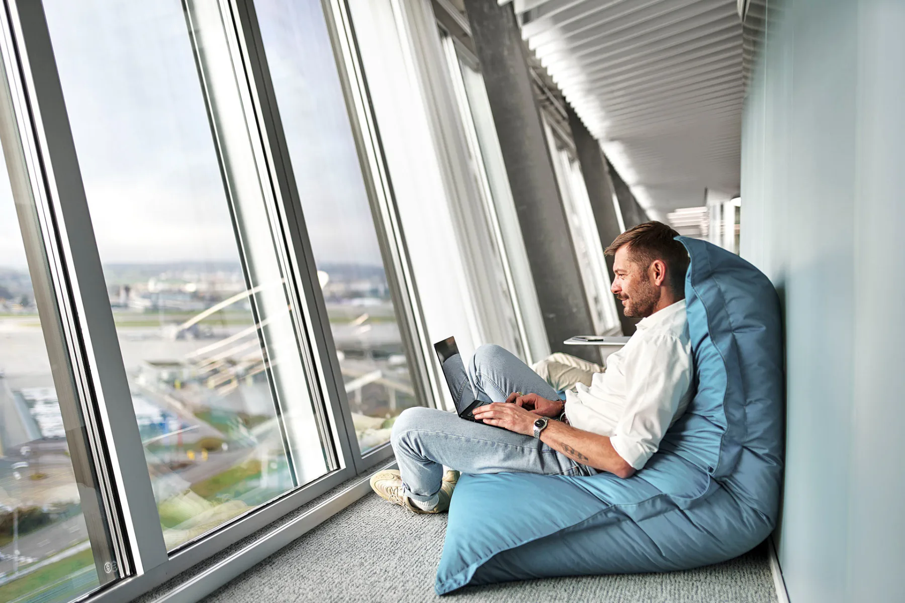 Arbeiten mit Blick auf den Züricher Flughafen