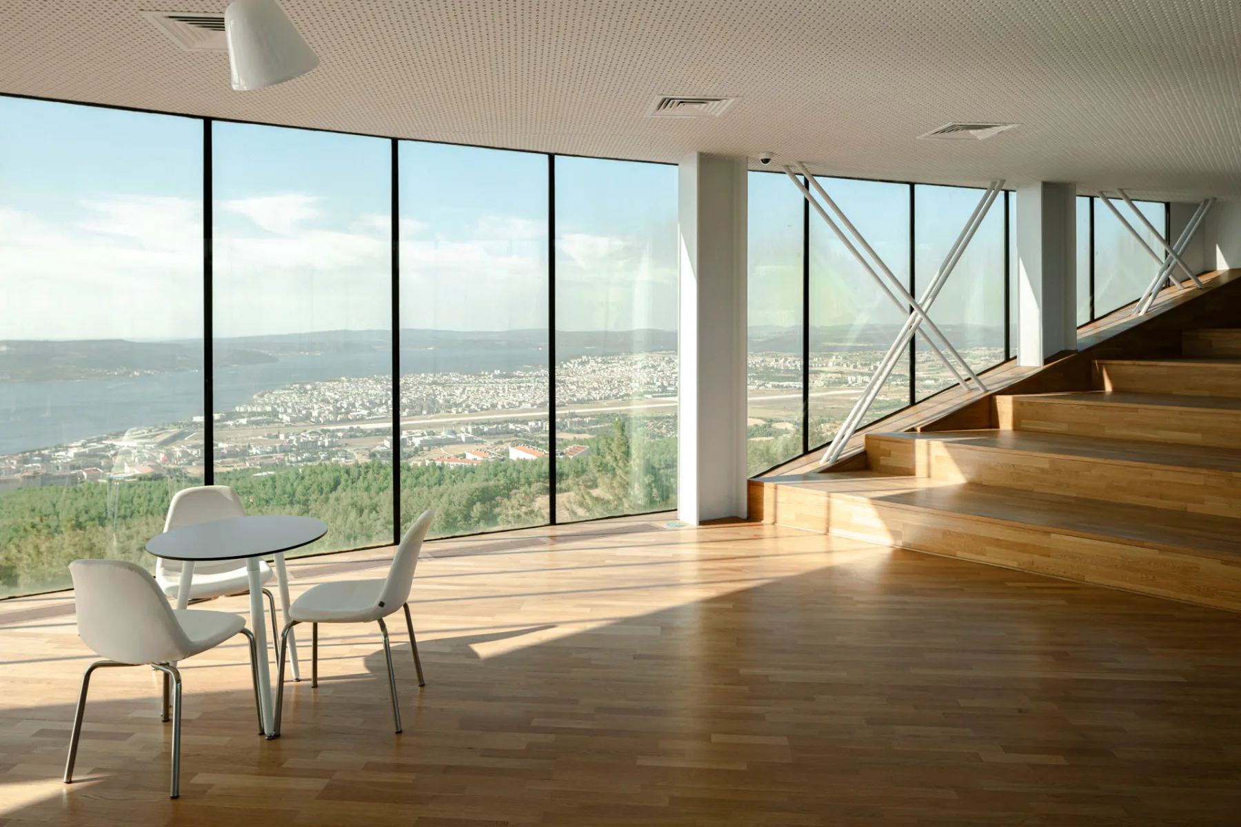 Ein spektakulärer Ausblick ist im Besucherzentrum mit Restaurant garantiert.