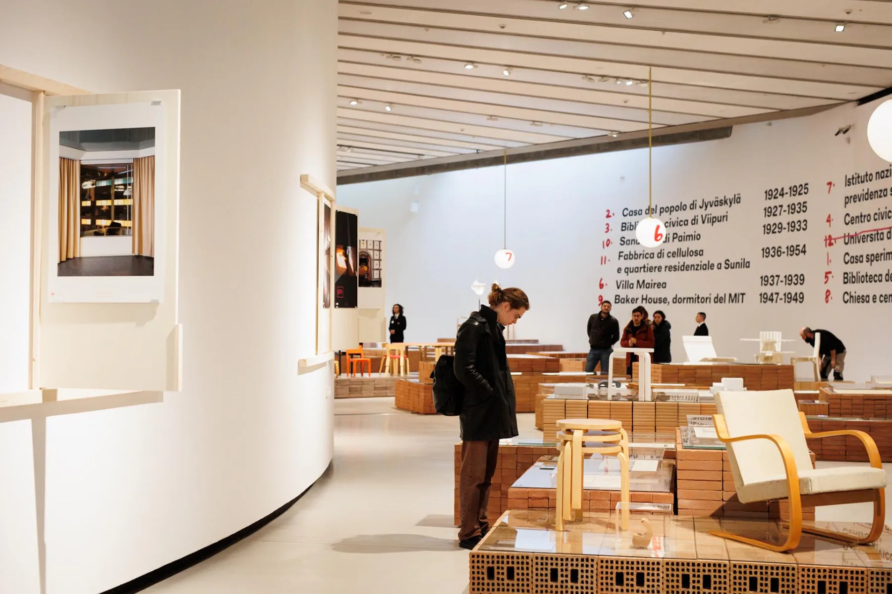 Blick in die Ausstellung „AALTO – Aino Alvar Elissa, The Human Dimension of Design“ im Museum MAXXI in Rom
