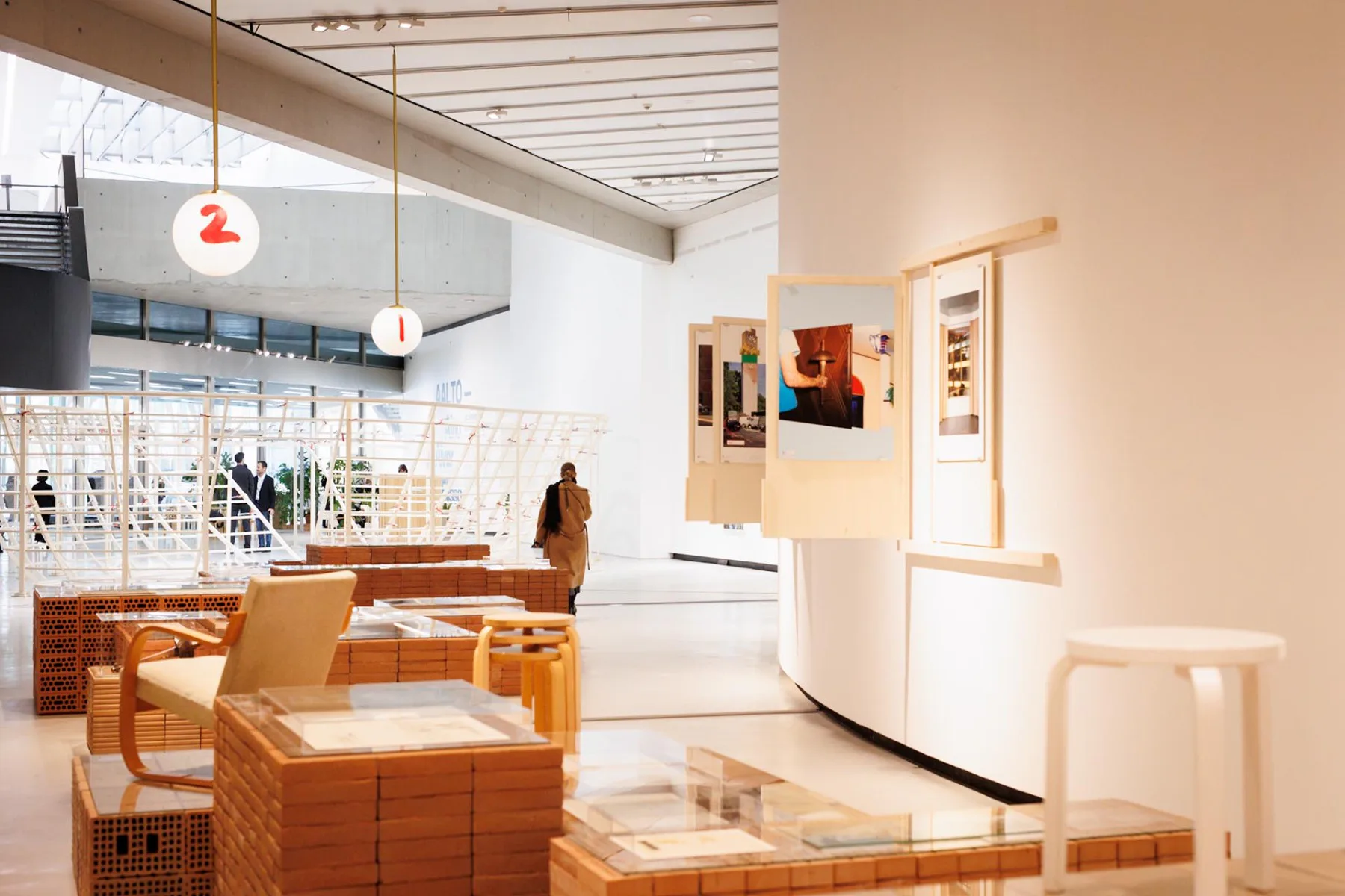 Blick in die Ausstellung „AALTO – Aino Alvar Elissa, The Human Dimension of Design“ im Museum MAXXI in Rom