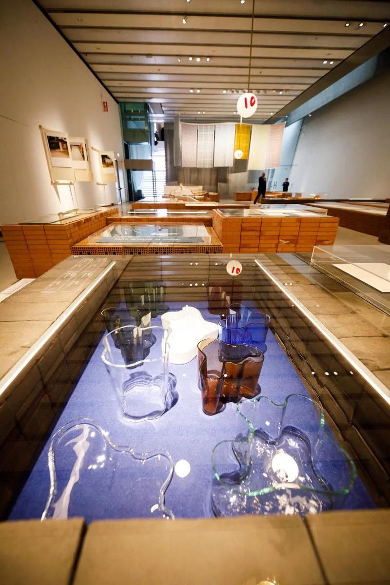 Blick in die Ausstellung „AALTO – Aino Alvar Elissa, The Human Dimension of Design“ im Museum MAXXI in Rom