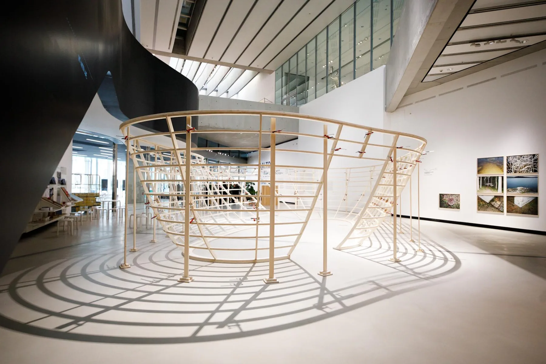 Blick in die Ausstellung „AALTO – Aino Alvar Elissa, The Human Dimension of Design“ im Museum MAXXI in Rom