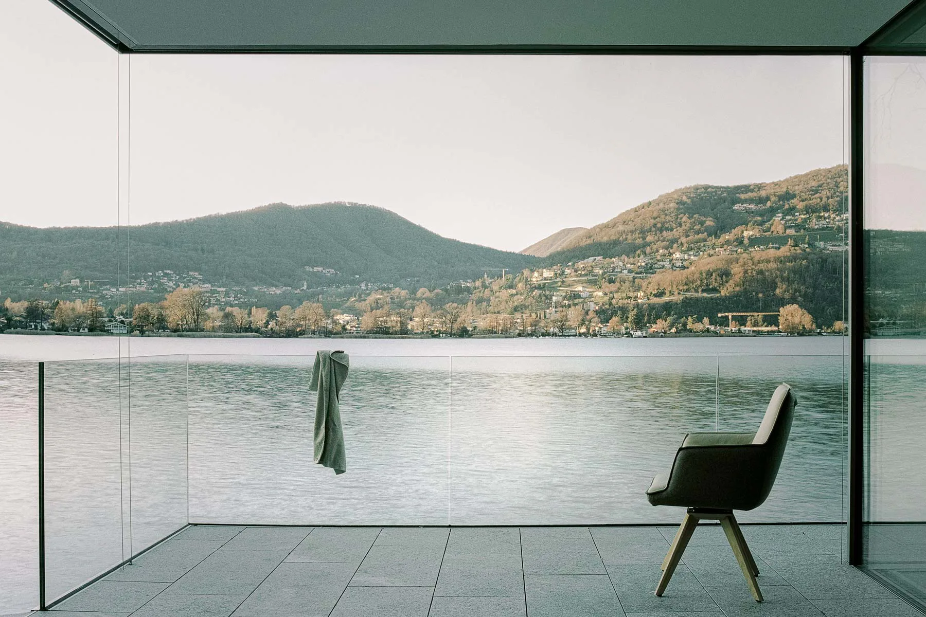 Alle Räume verfügen über einen direkten Blick auf den Luganer See.