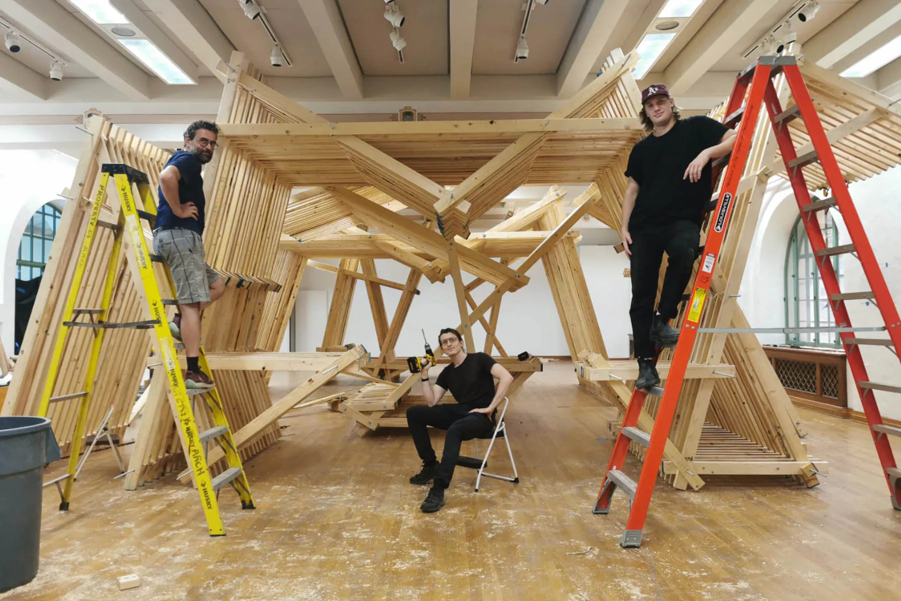 Unter Leitung des Architekturbüros bauten die Studierenden der University of Texas ein 1:1-Modell des Prototyps.