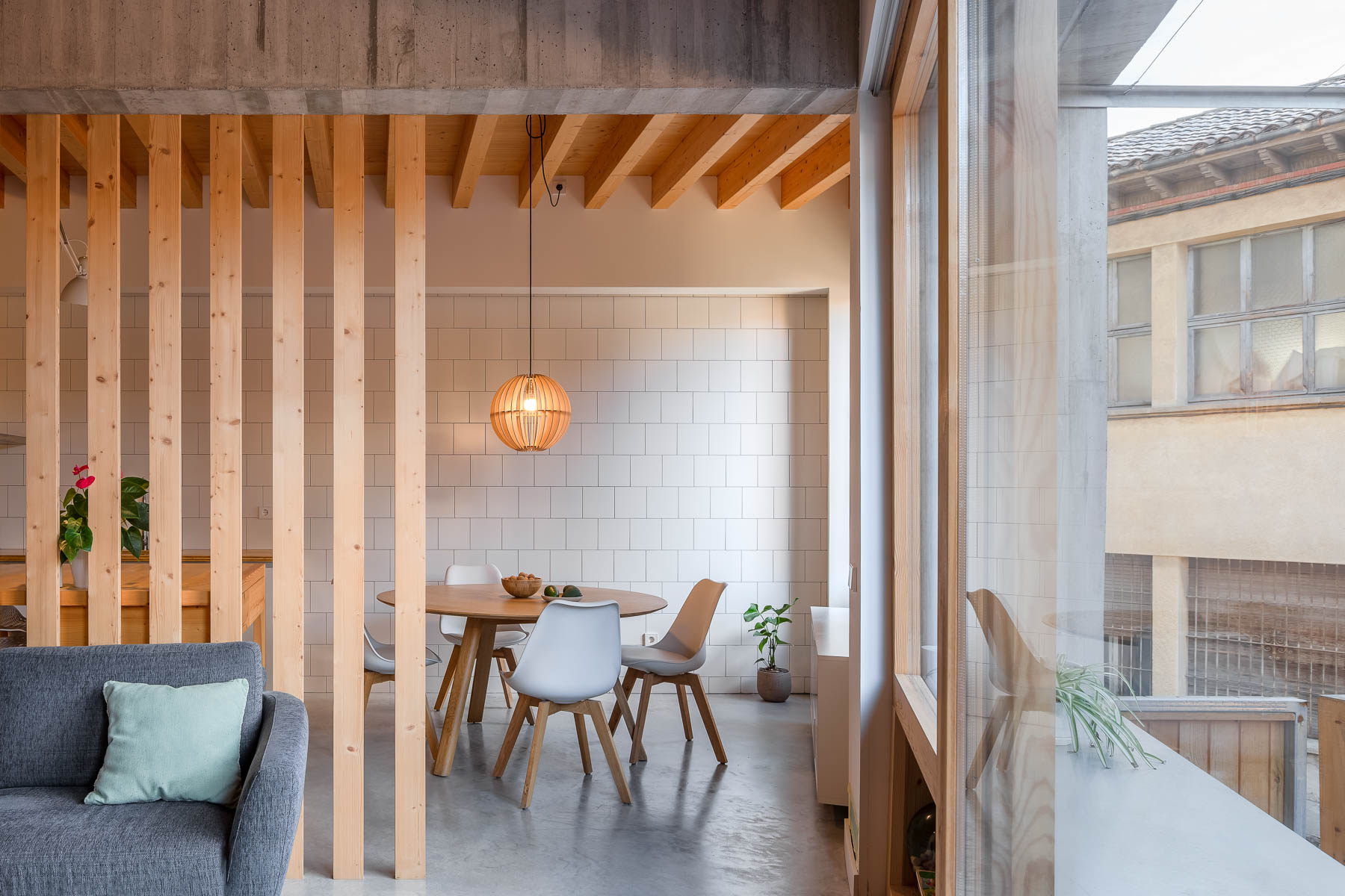Wohnhaus in Olot von Arnau Estudi