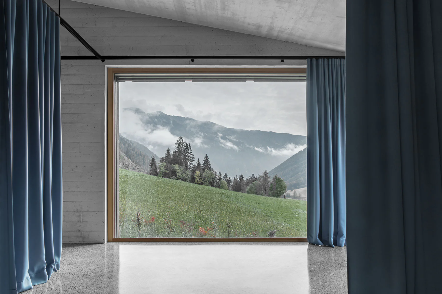 Fugenlose Terrazzo- und Kunstharzböden im unteren Haus