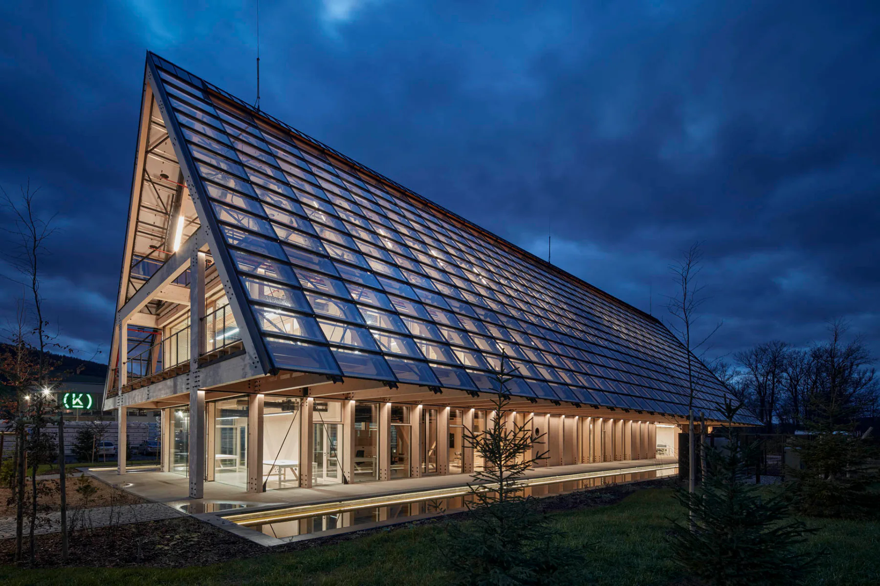 Kloboucká lesní von Mjölk Architekti