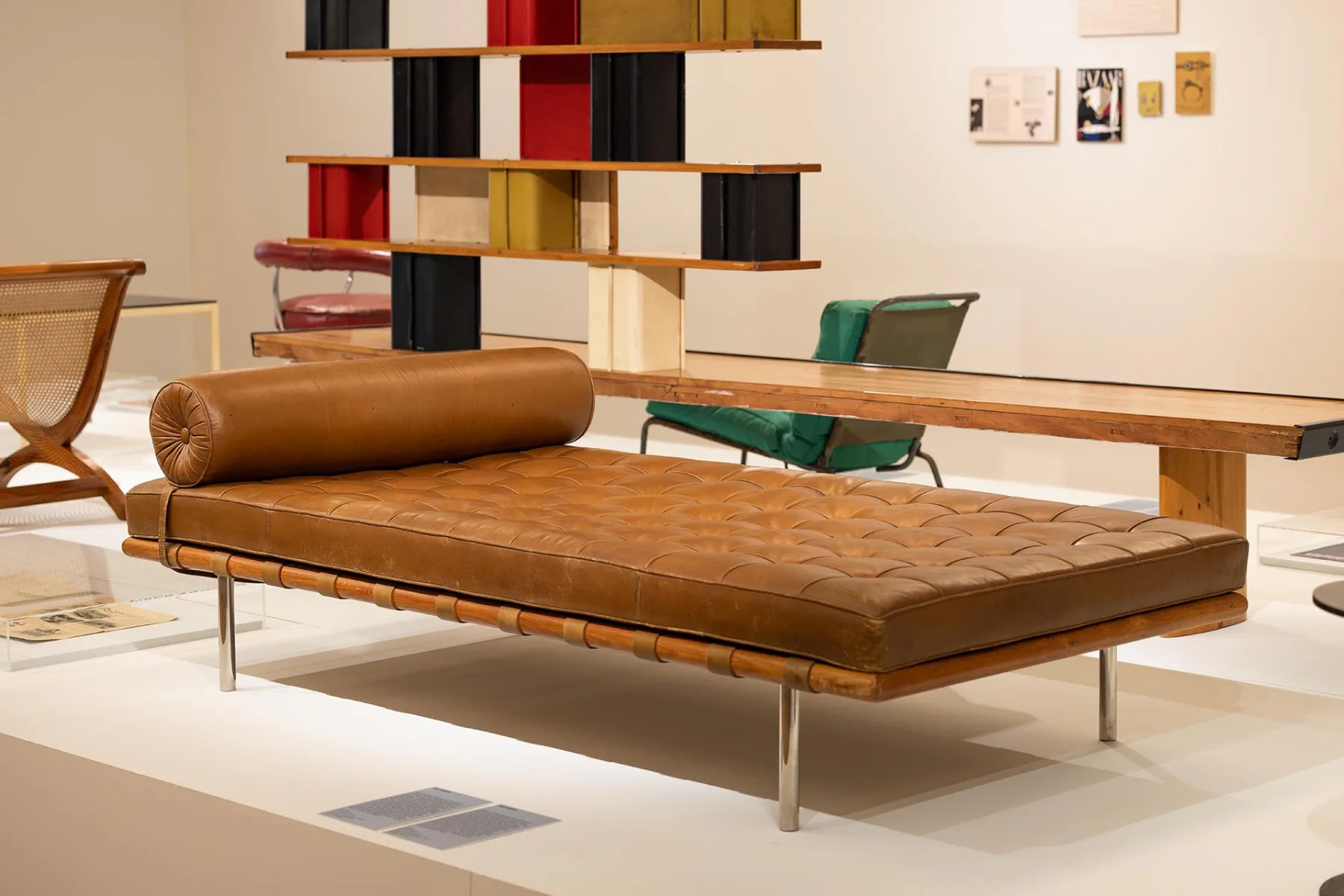 Blick in einen Ausstellungsraum der Schau „Here We Are! Frauen im Design 1900 – heute“, Möbelmuseum Wien, 2024