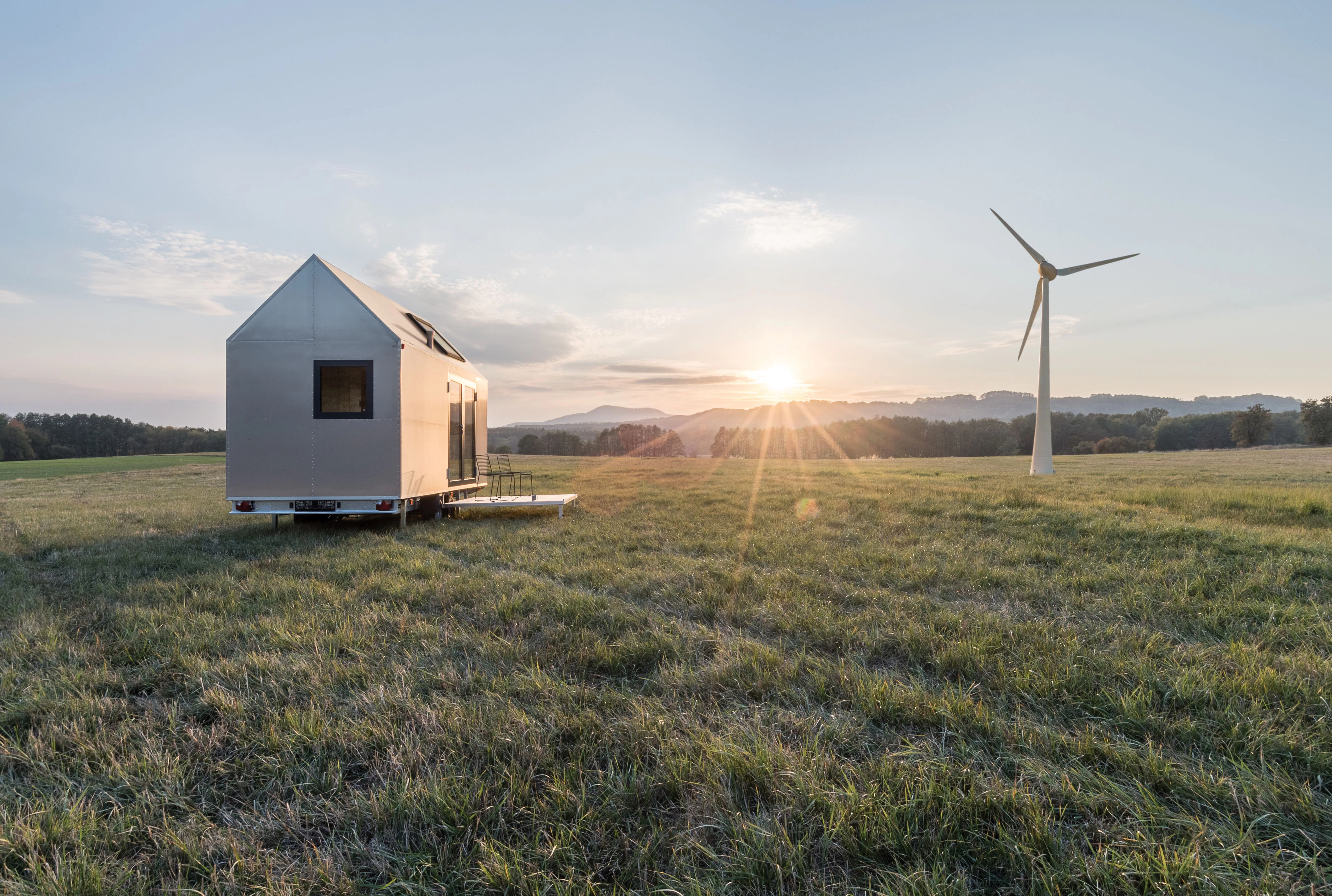 Für die Kombination von Roto-Dachfenstern mit Indach-Photovoltaikanlagen bietet der Hersteller einen neuen Eindeckrahmen mit universellem Anschlusssystem.