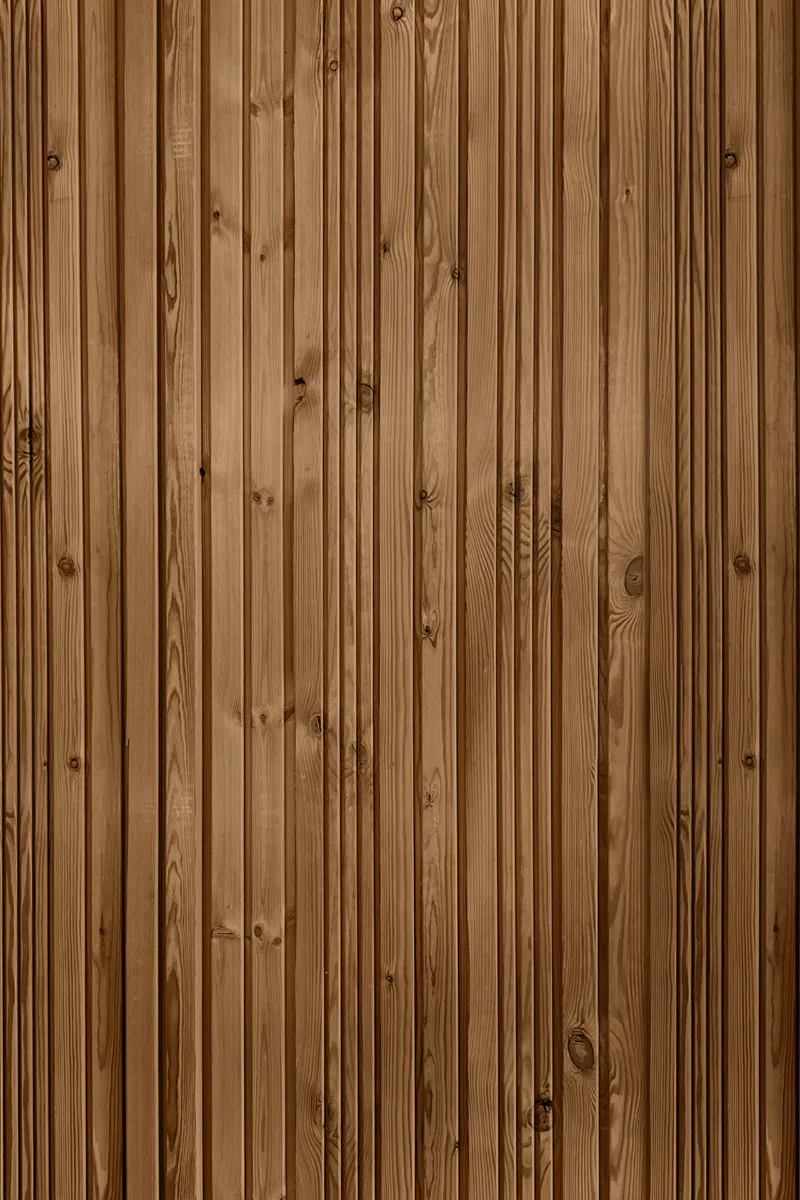 Bei der Herstellung wird das Holz auf über 200 °C erwärmt und dadurch haltbarer gemacht.