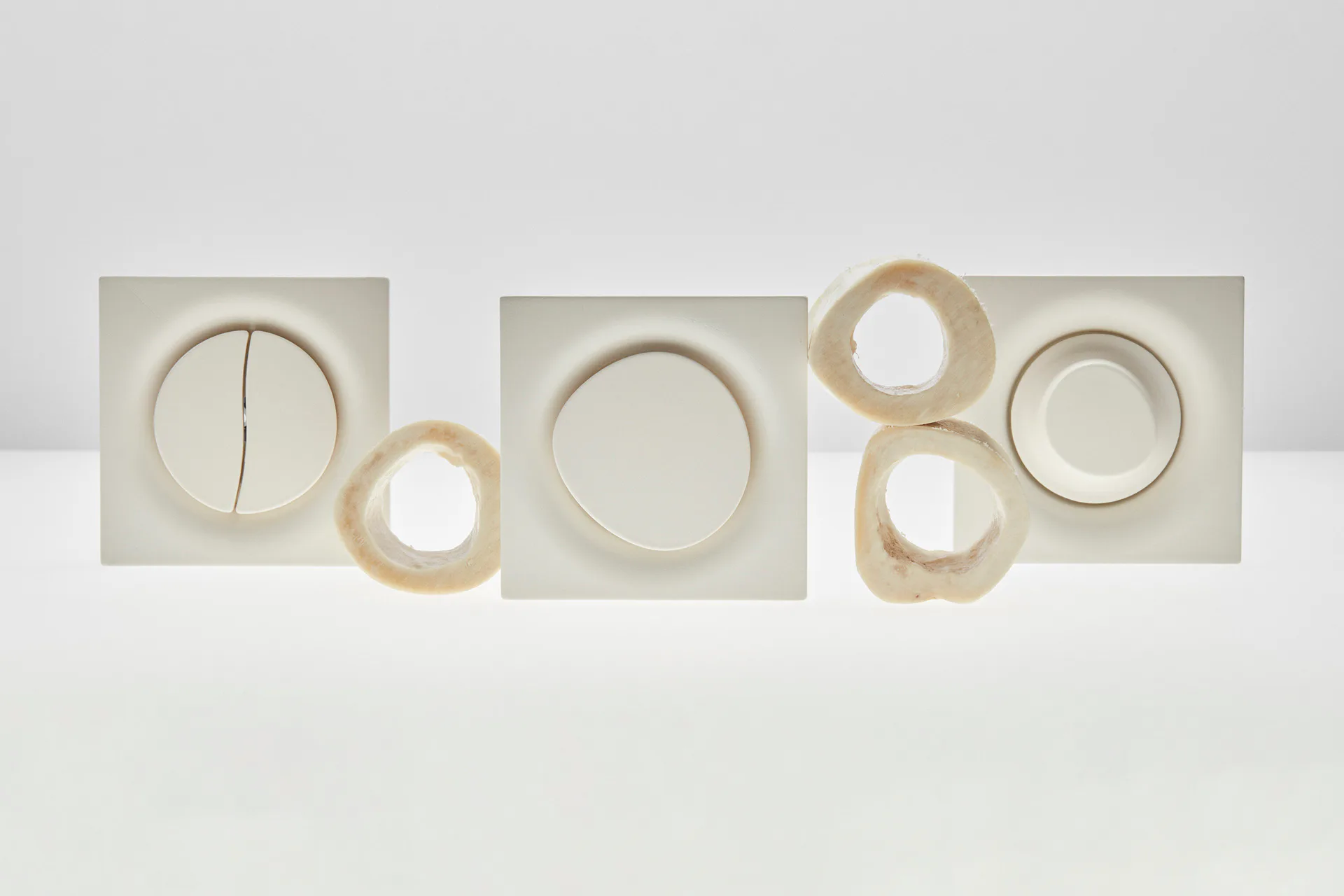 Designer Souhaïb Ghanmi entwirft Lichtschalter und Steckdosen basierend auf Knochenmehl, ECAL Industrial Design