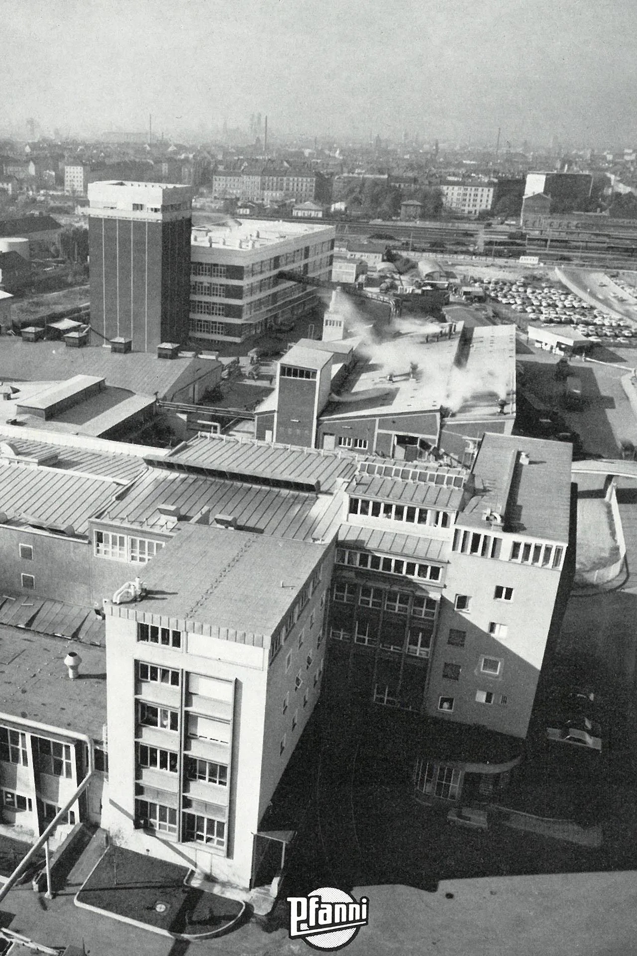 Luftbild der Pfanni-Fabrik, Werksviertel, München, 1966