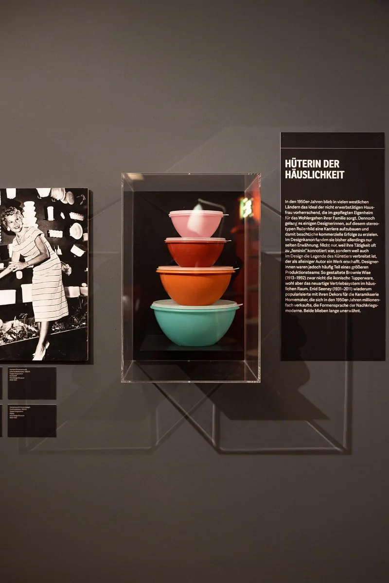Blick in die Ausstellung „Here We Are! Frauen im Design 1900 – heute“, Möbelmuseum Wien, 2024