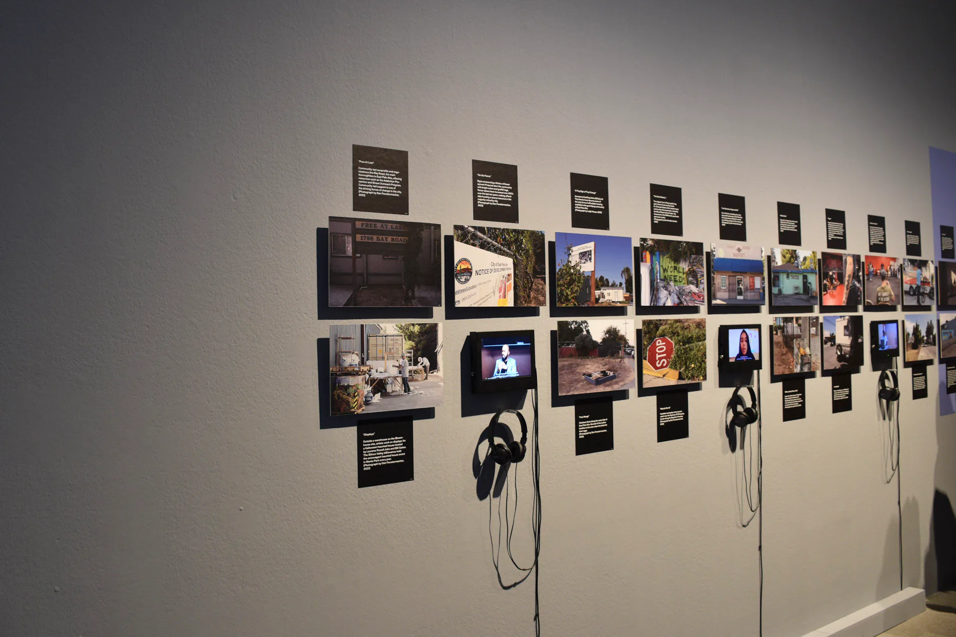 Audiovisuelle Stationen ergänzen die Präsentation.