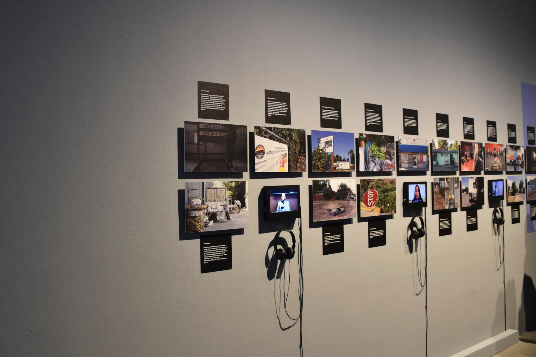 Audiovisuelle Stationen ergänzen die Präsentation.