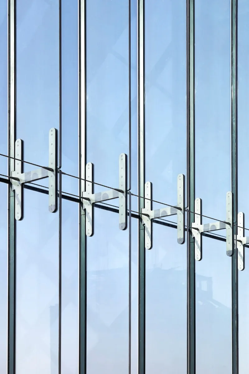 Glass fins structure the exterior view and act as sunshades.