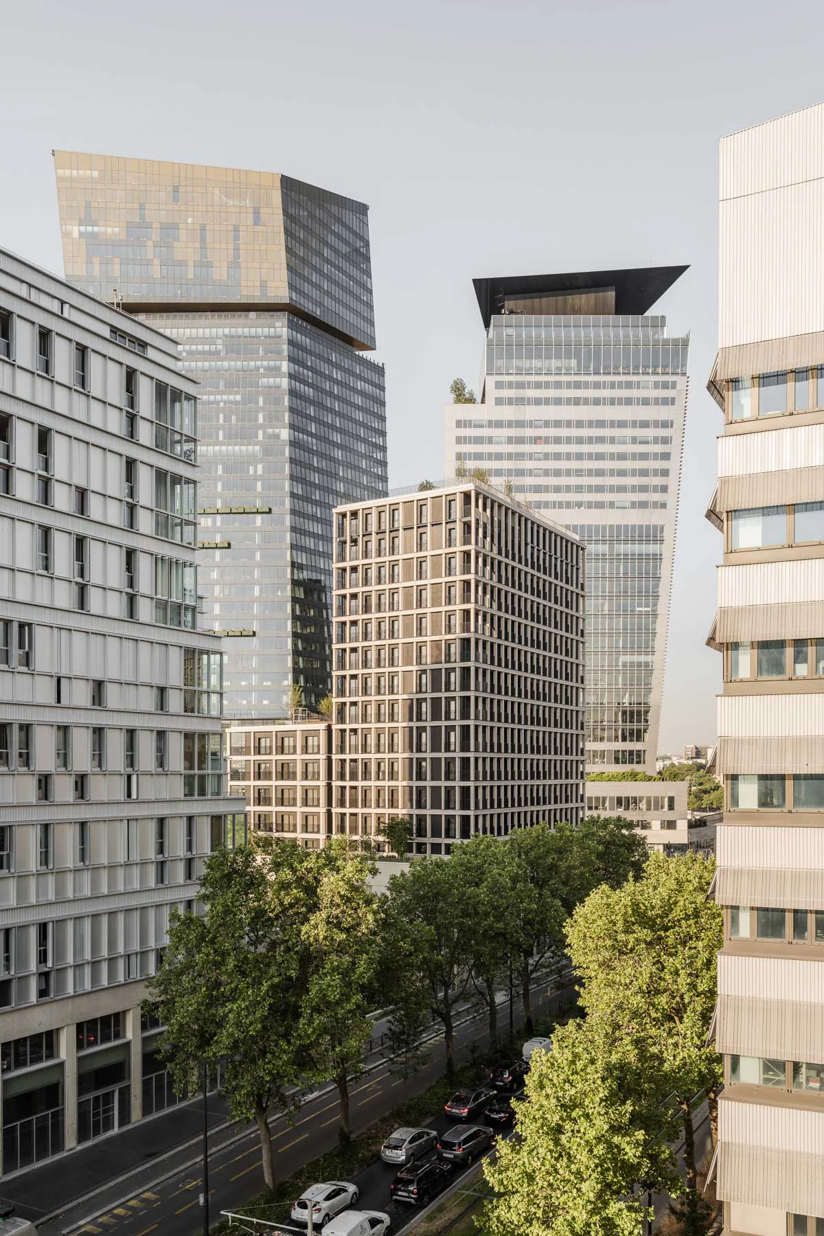 Le Berlier ist bei weitem nicht das höchste Gebäude im Gebiet. Jean Nouvels Tours Duo überragen den Neubau deutlich.
