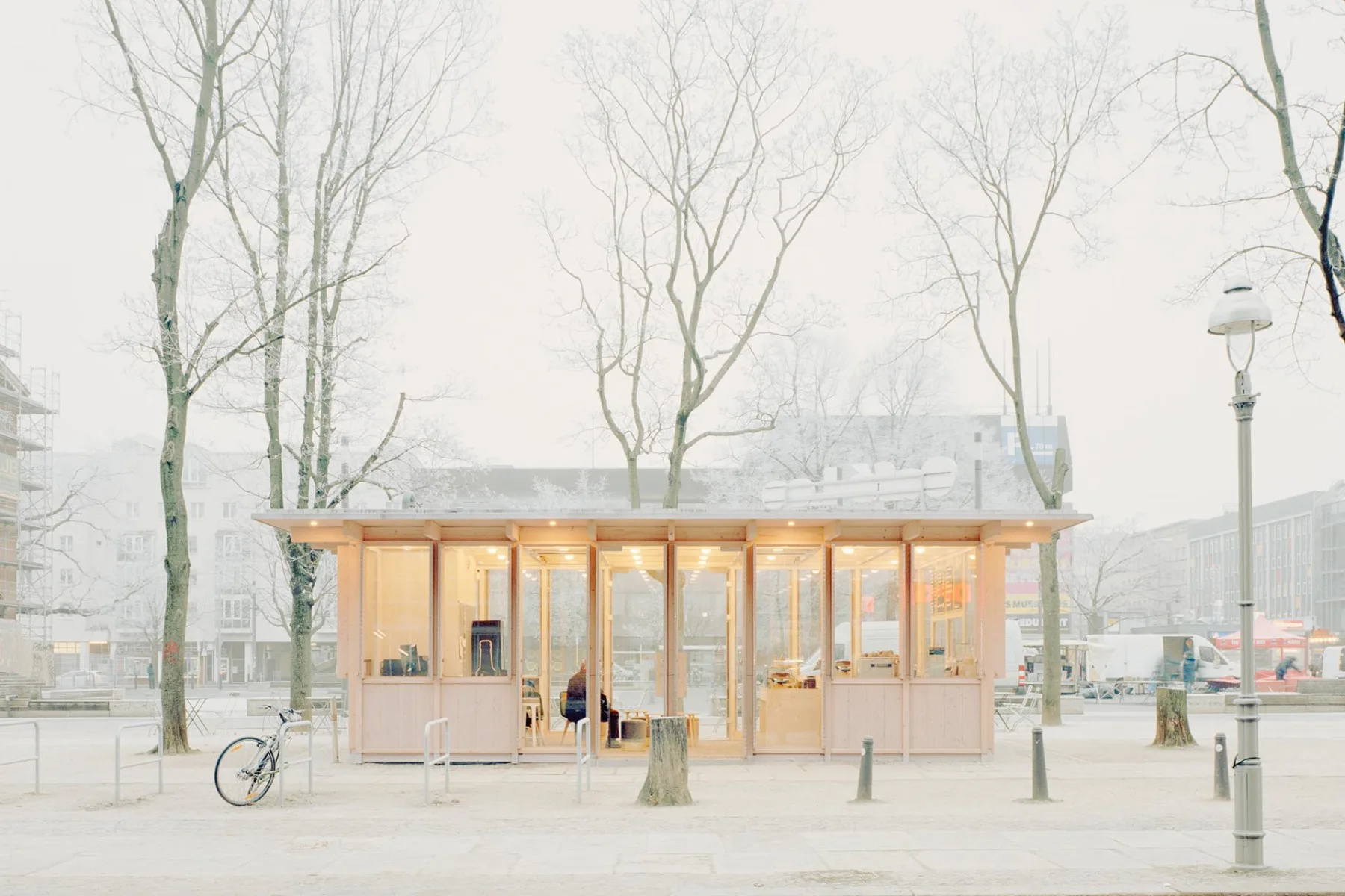 Mitten in Berlin-Wedding: Das Café Leo auf dem Leopoldplatz