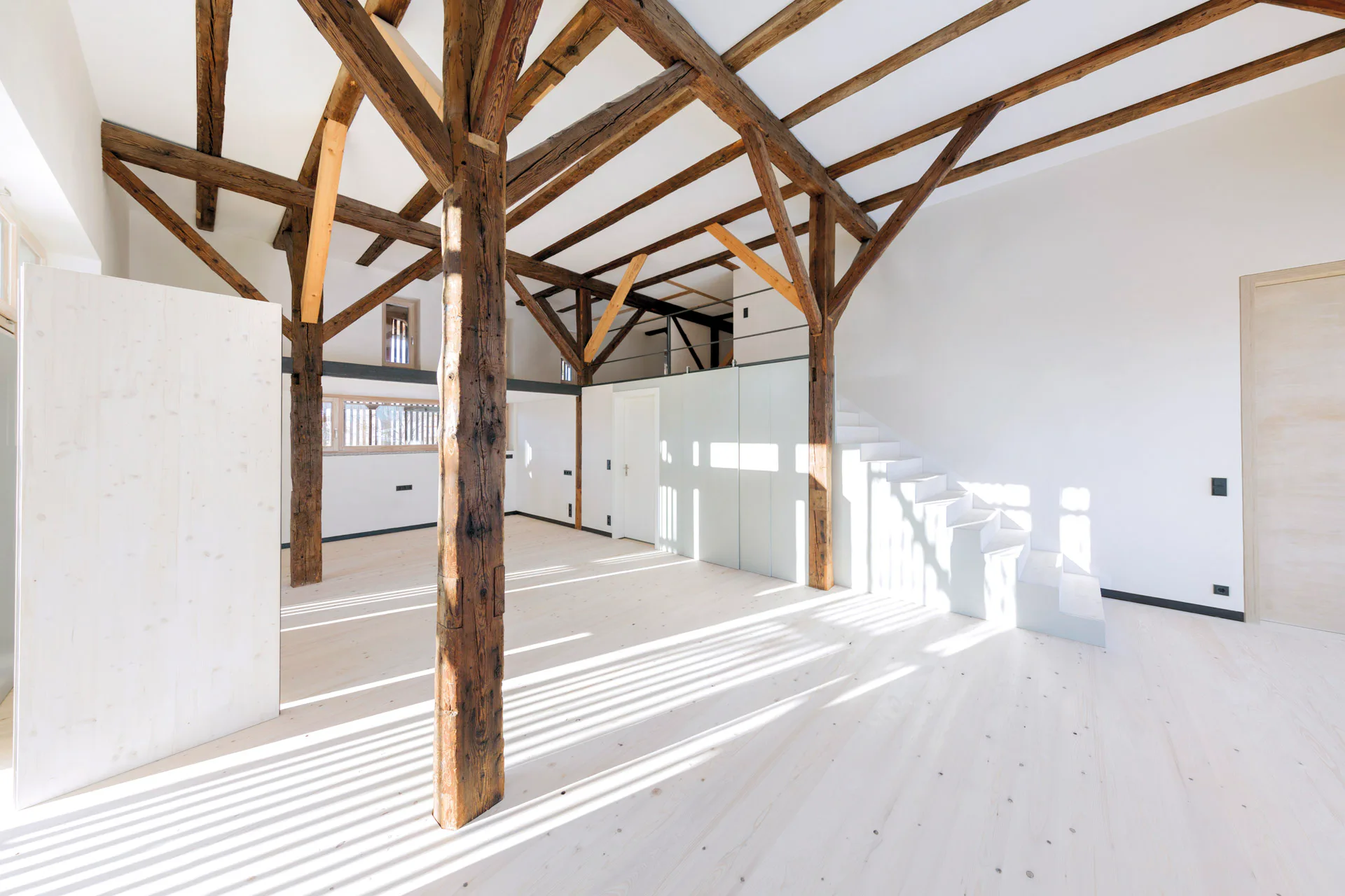 Zirkuläres Bauen beginnt mit der Weiternutzug des Bestands: Umgebaute Torfremise von ZRS Architekten Ingenieure