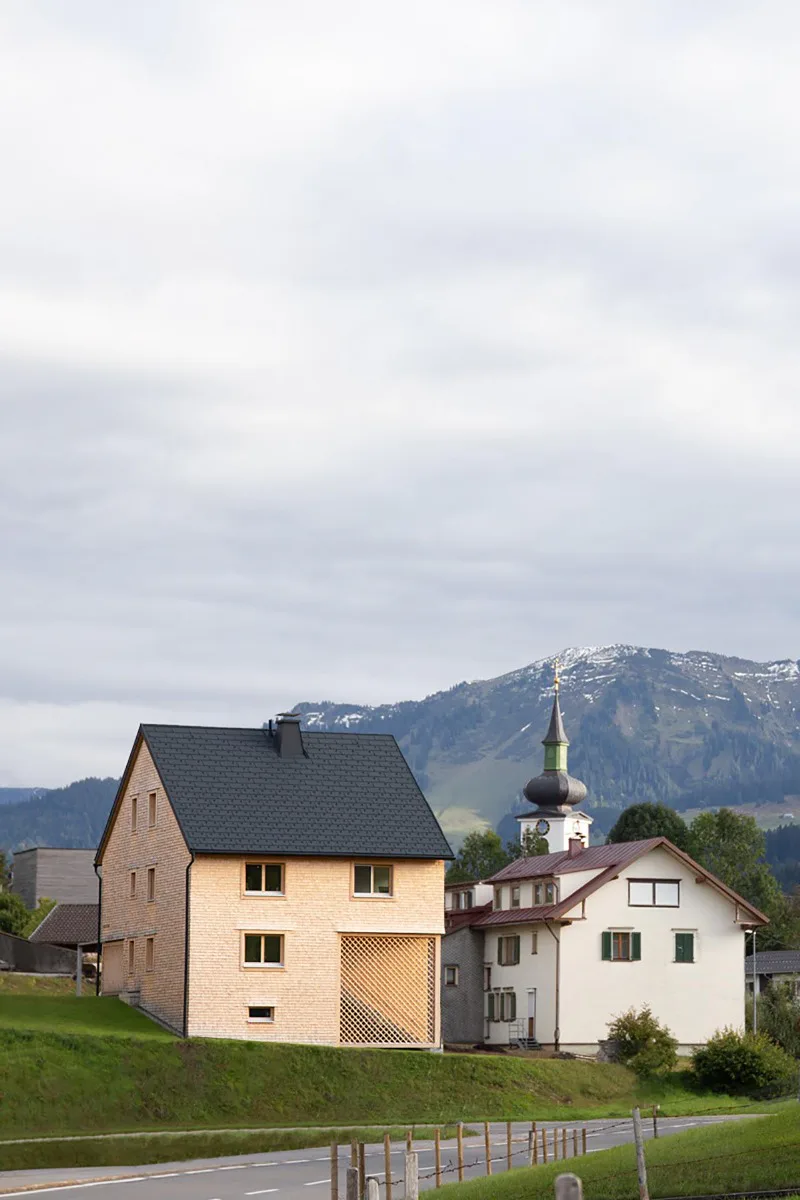 Fassadenmodernisierung am Einfamilienhaus in Hittisau (AT) von Georg Bechter Architektur + Design