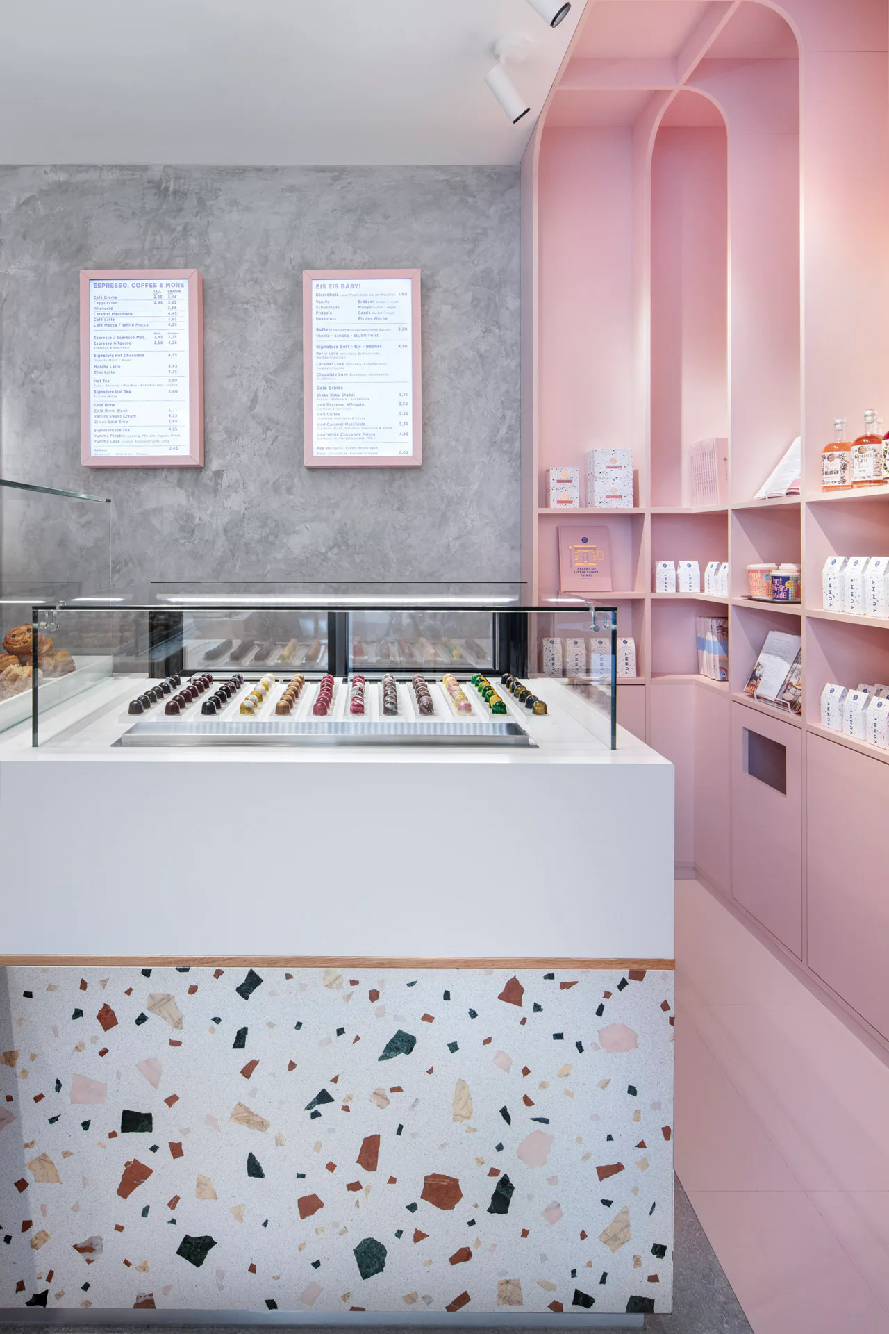 Das Interieur der Pâtisserie hält eine feine Balance zwischen neutral und expressiv.